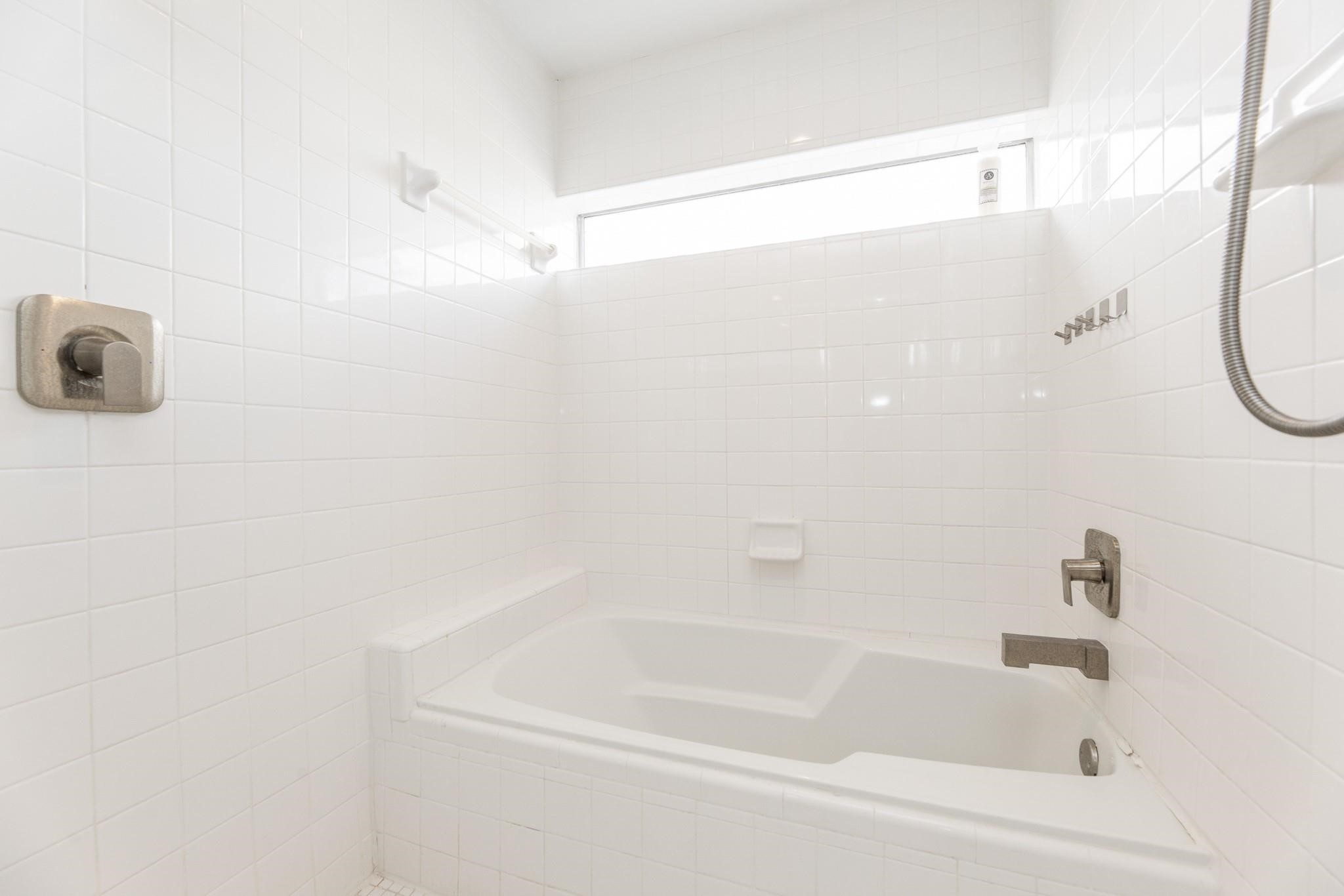 2714 Chenevert Street Property Photo 34