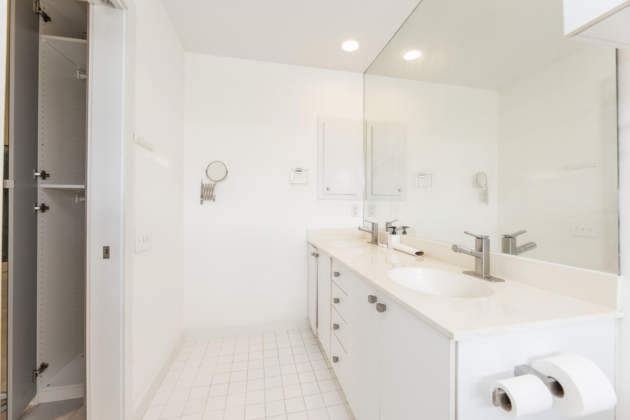 2714 Chenevert Street Property Photo 37