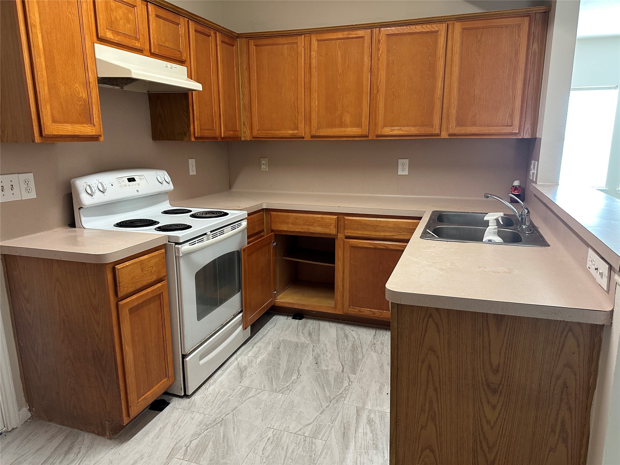 6942 Paris B Property Photo 8