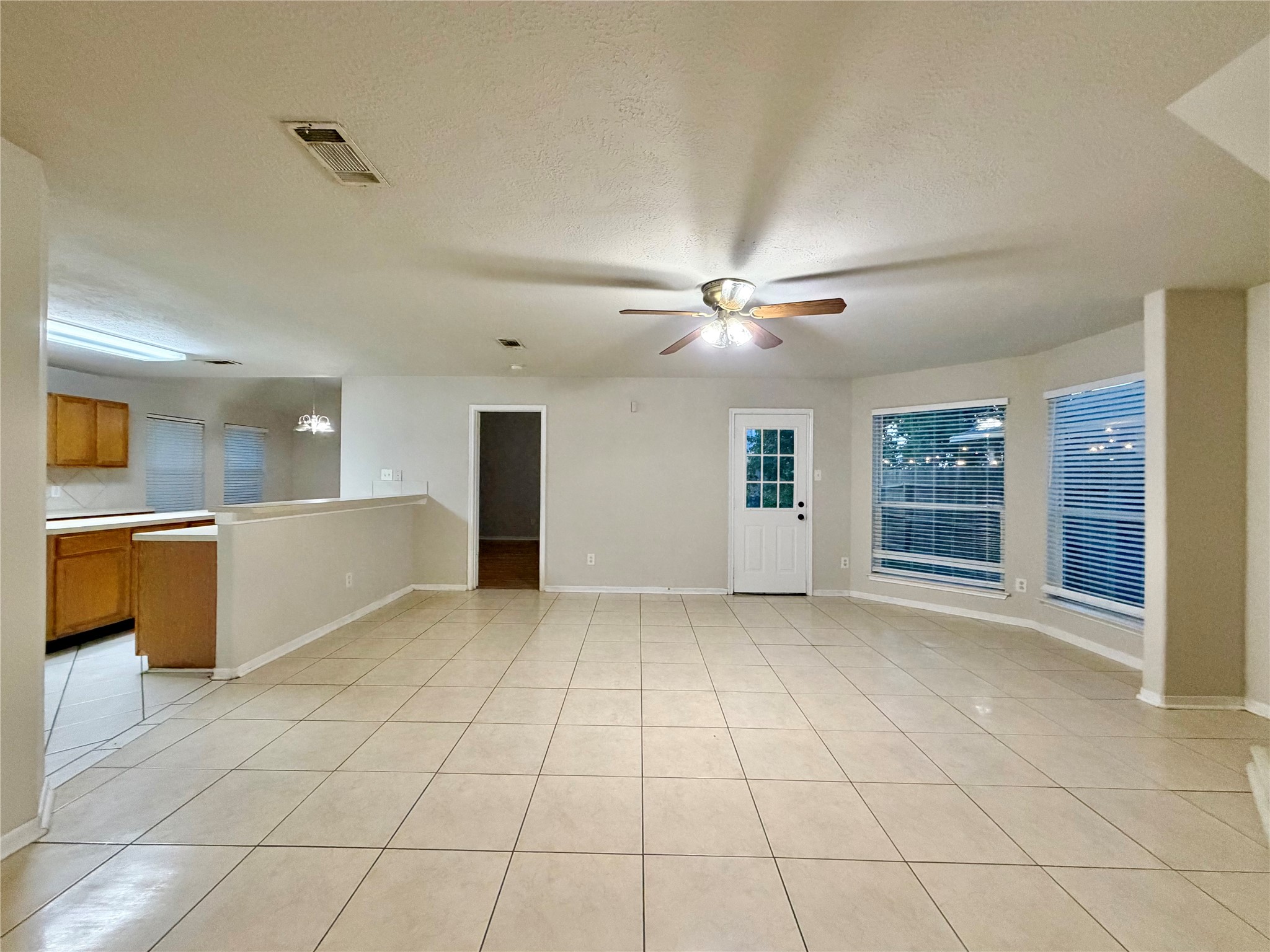 6827 Autumn Thistle Drive Property Photo 3