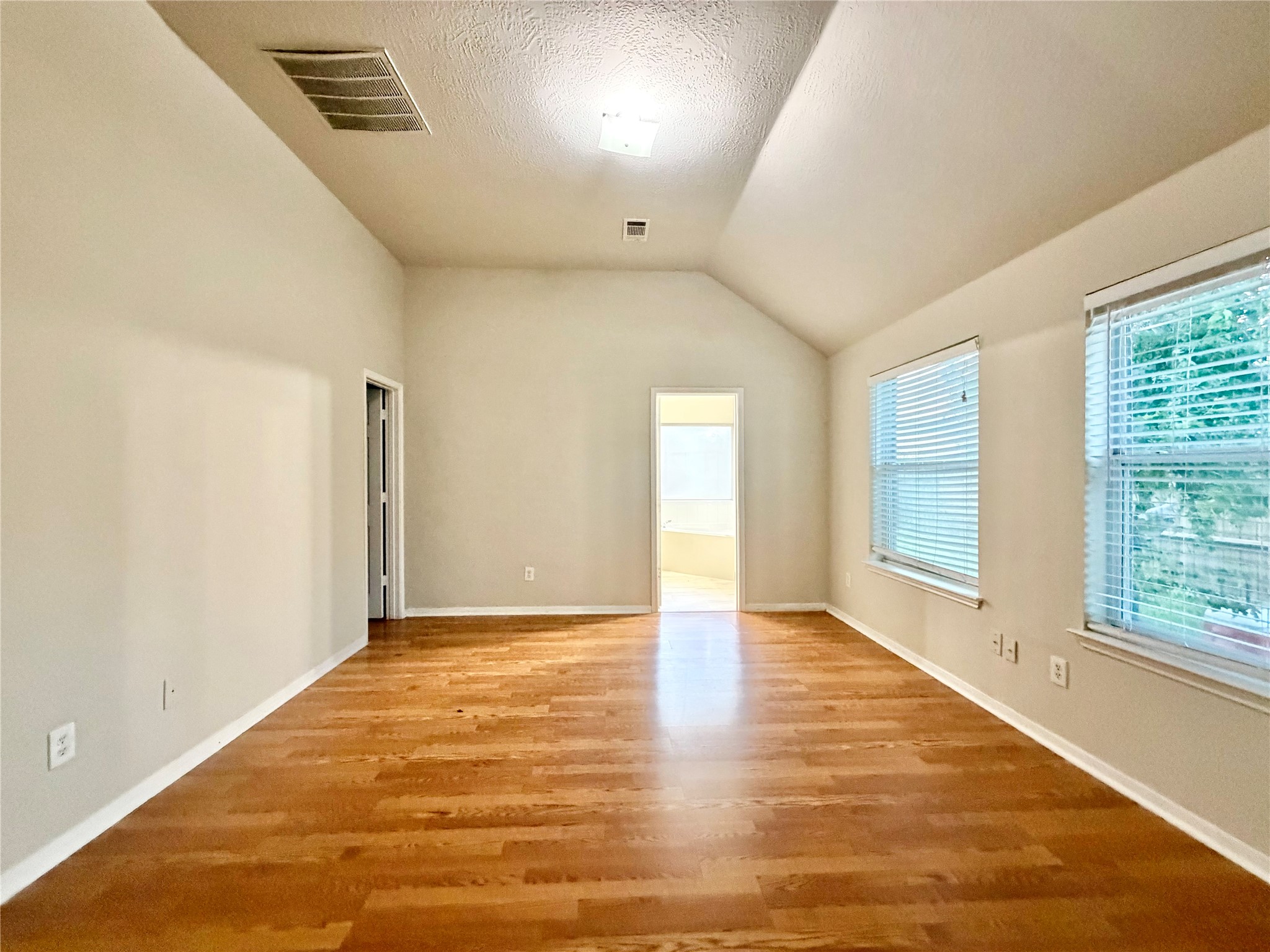 6827 Autumn Thistle Drive Property Photo 9