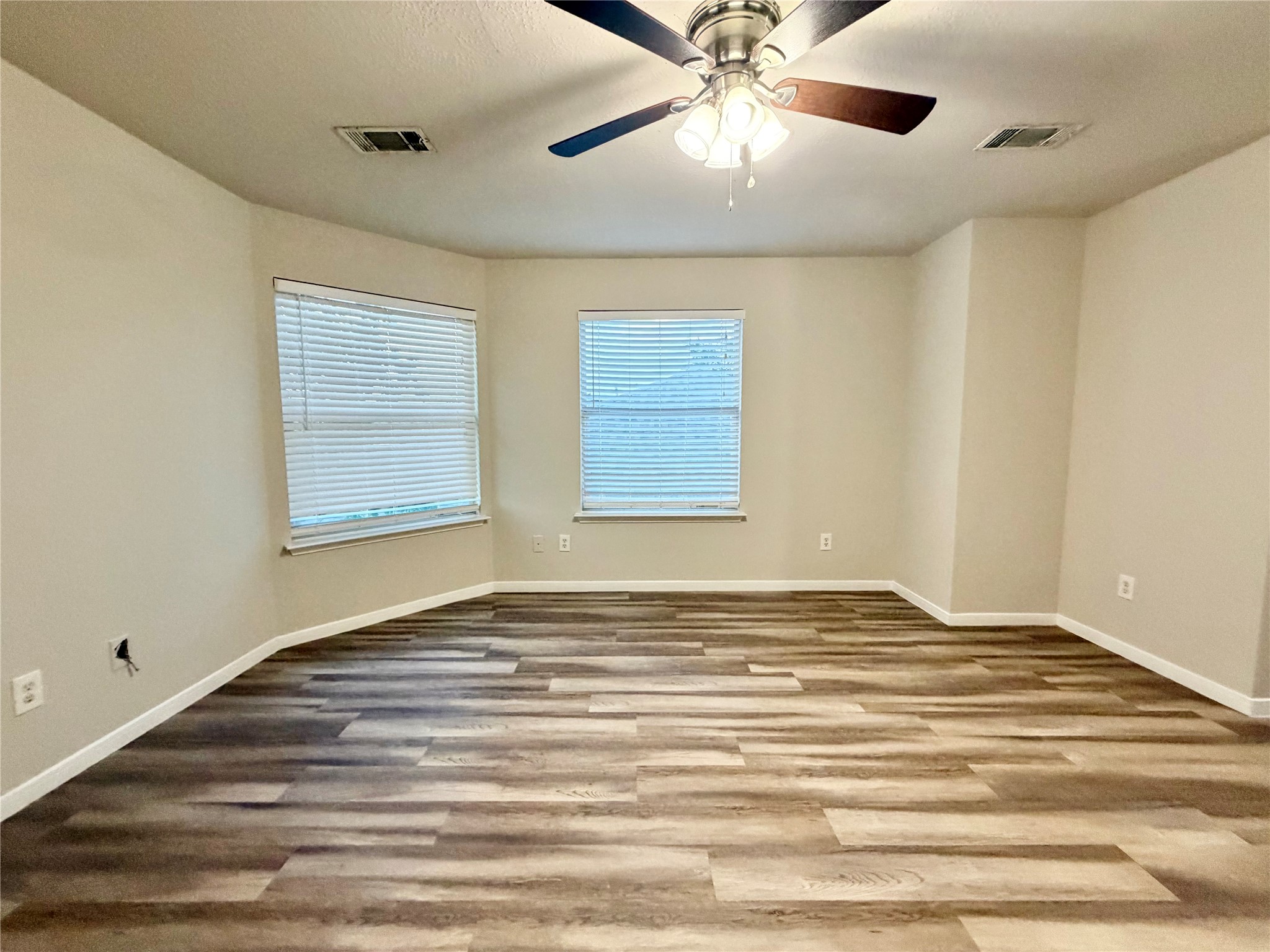 6827 Autumn Thistle Drive Property Photo 13