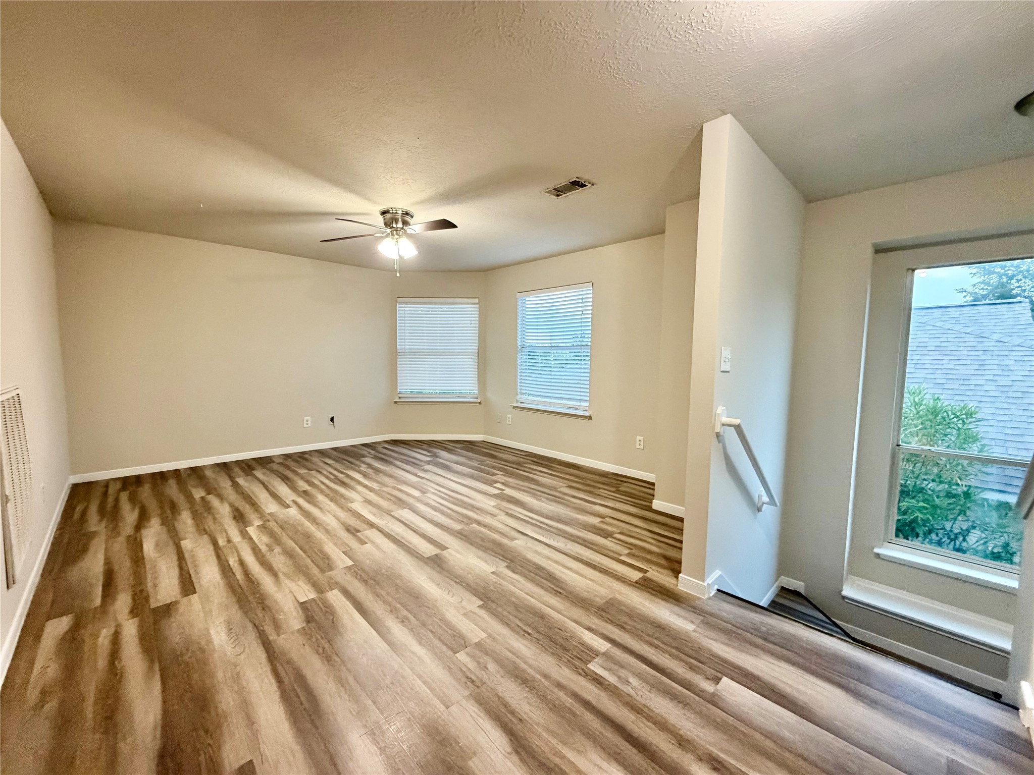 6827 Autumn Thistle Drive Property Photo 14