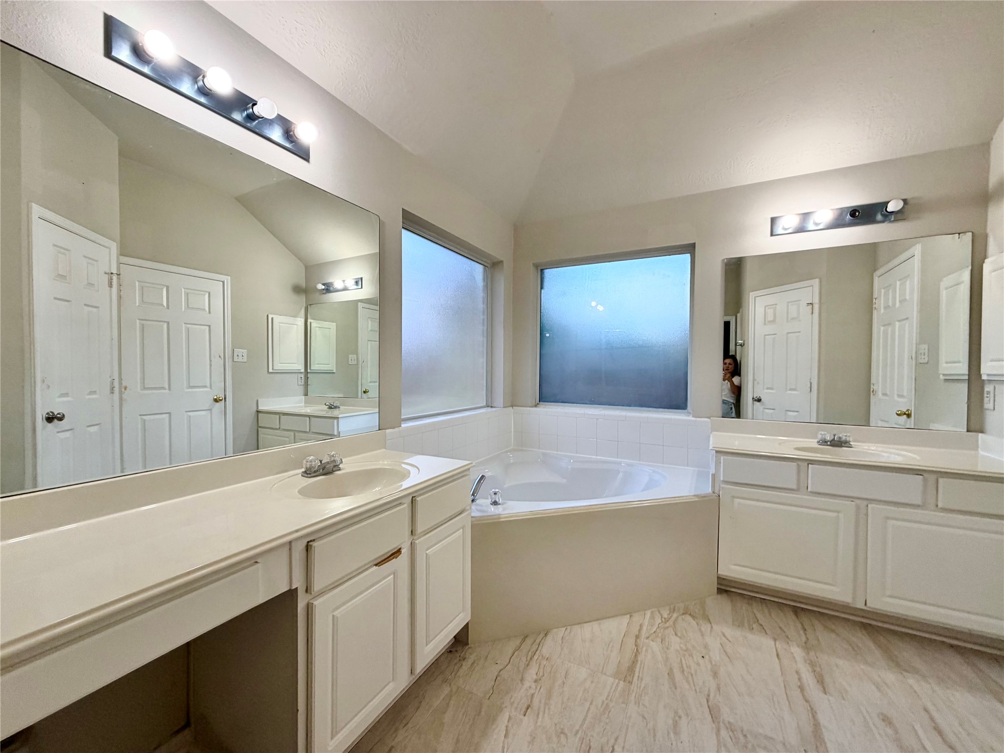 6827 Autumn Thistle Drive Property Photo 16