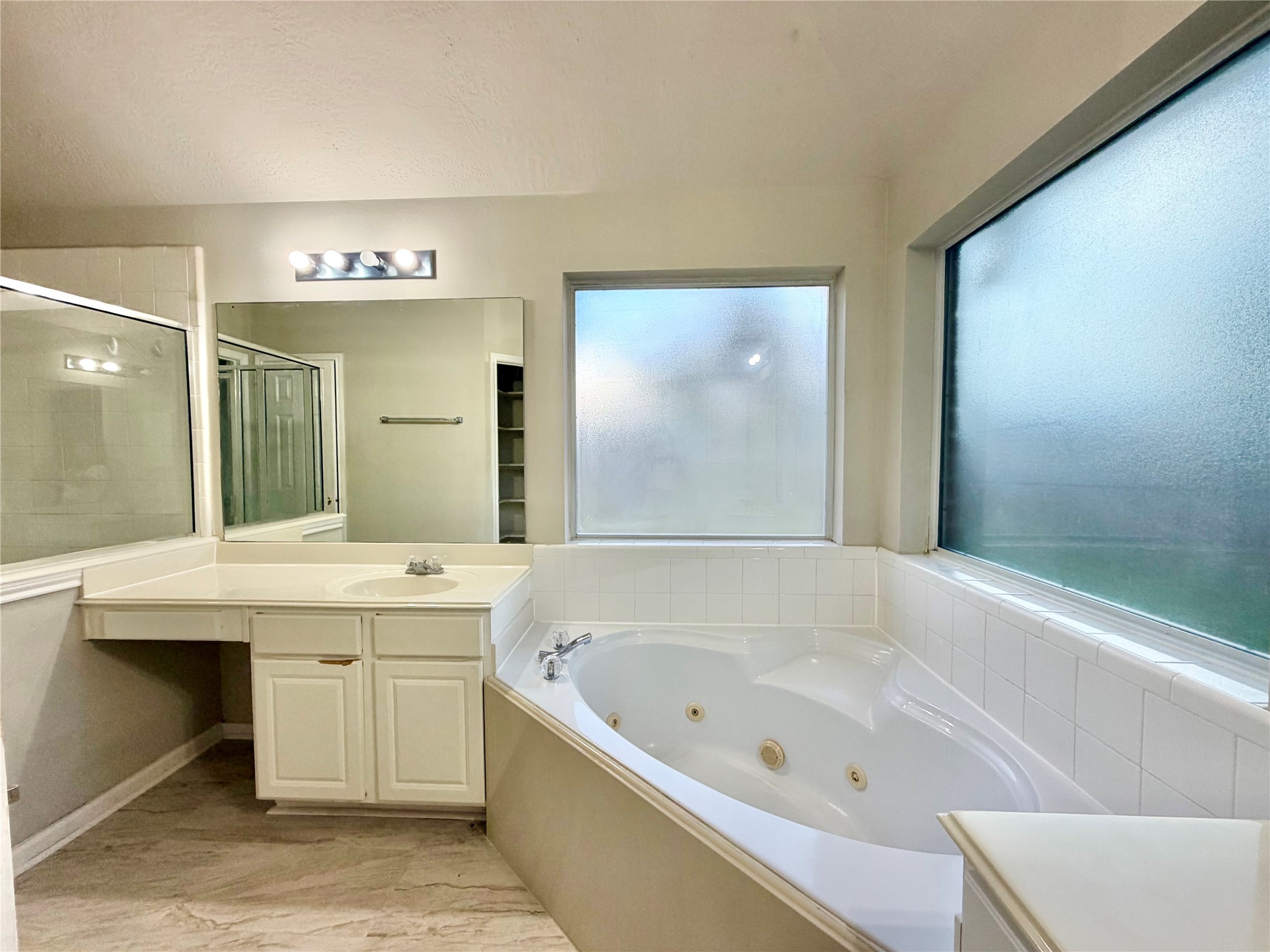 6827 Autumn Thistle Drive Property Photo 17