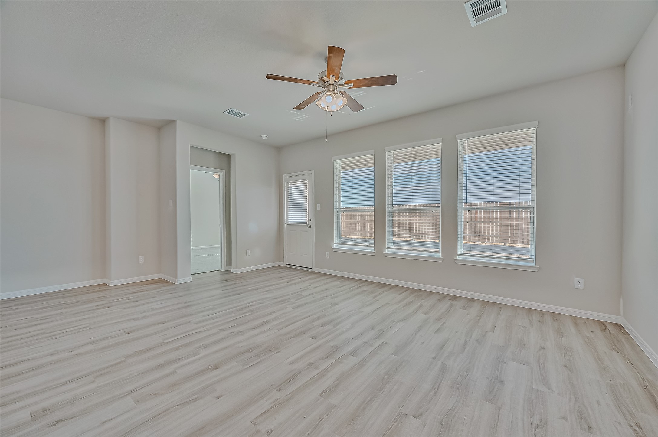 22007 Oia Island Drive Property Photo 5