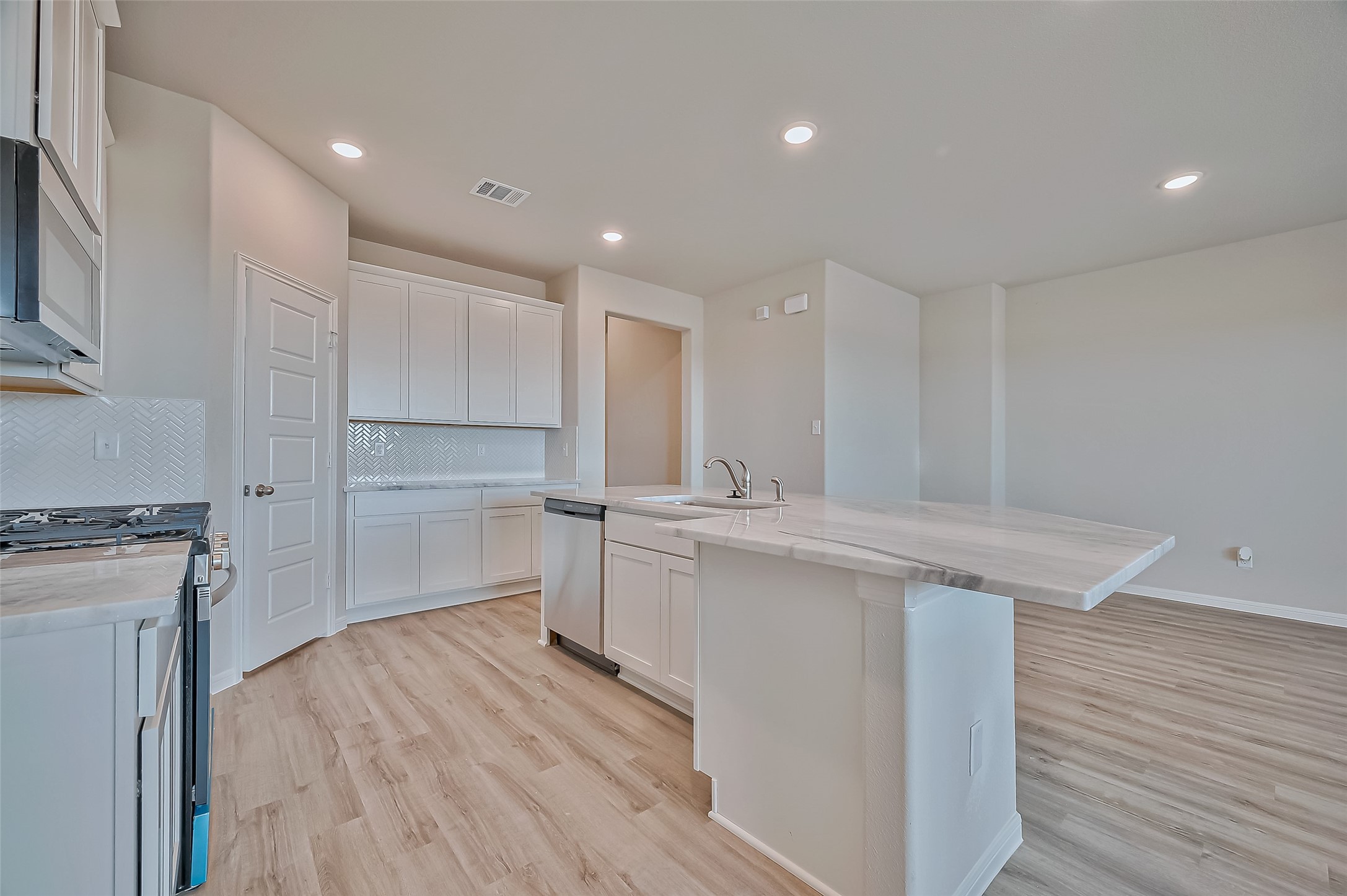 22007 Oia Island Drive Property Photo 14