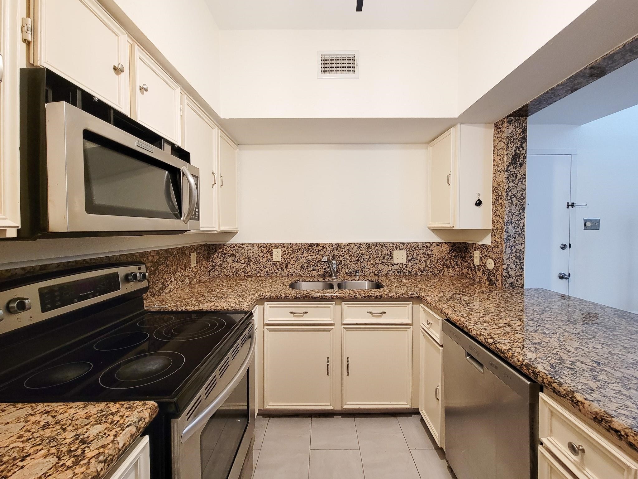10811 Richmond Avenue 47 Property Photo 7