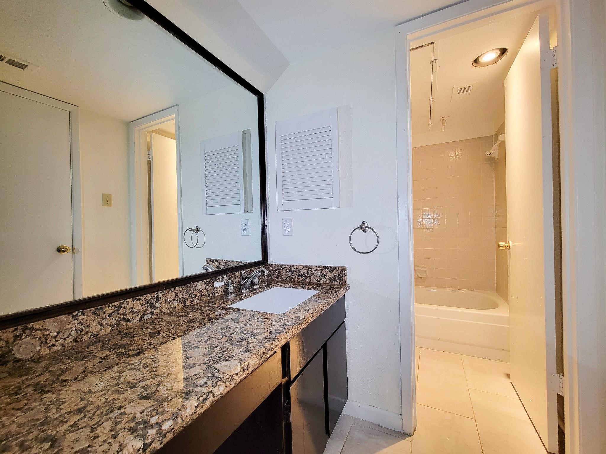 10811 Richmond Avenue 47 Property Photo 16