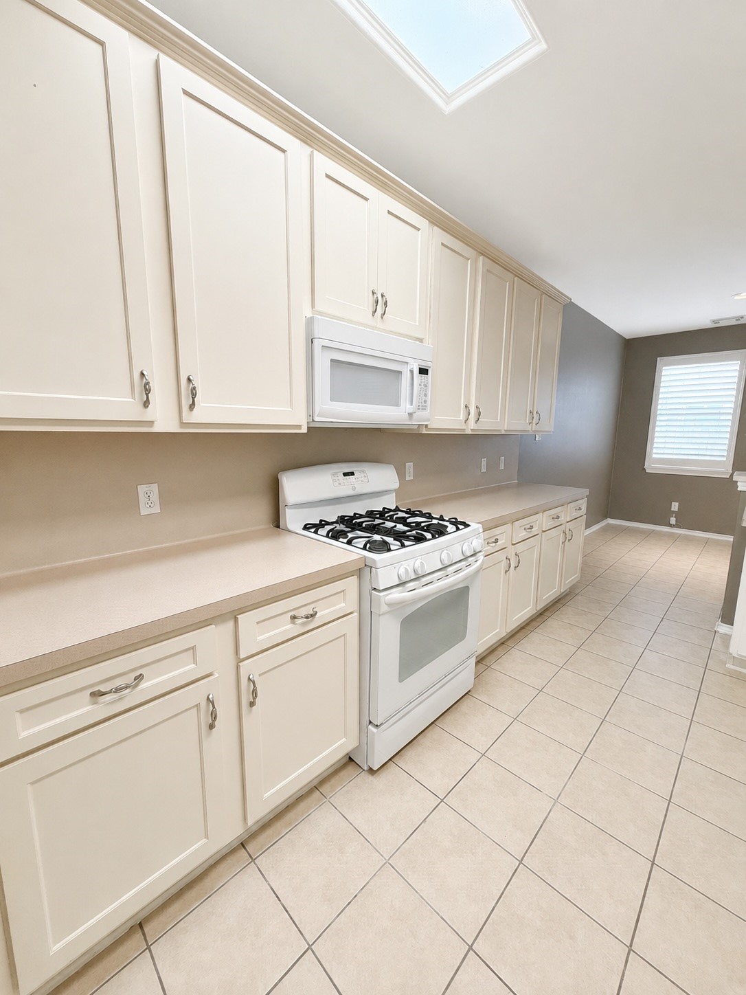 16619 Newglen Lane Property Photo 5