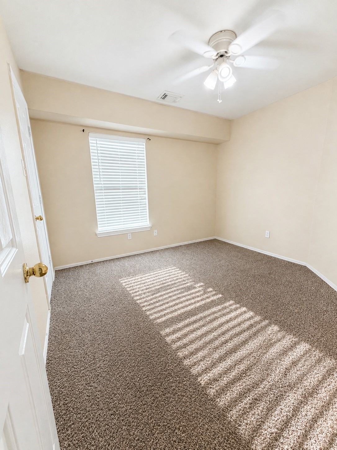 16619 Newglen Lane Property Photo 9