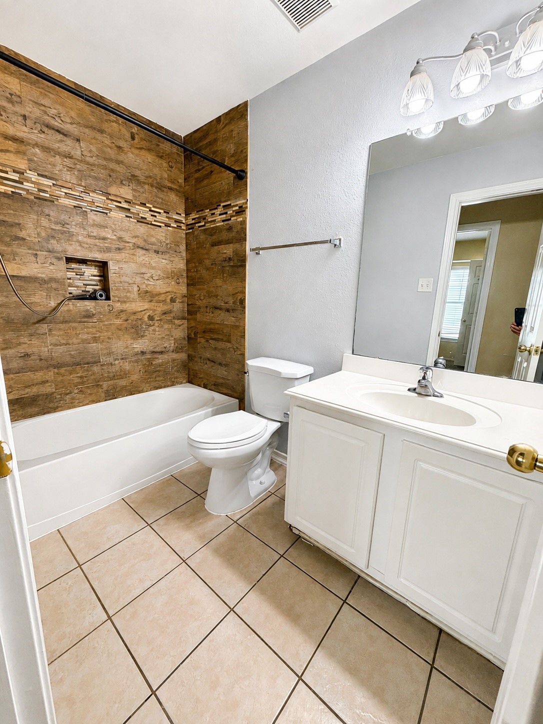 16619 Newglen Lane Property Photo 10