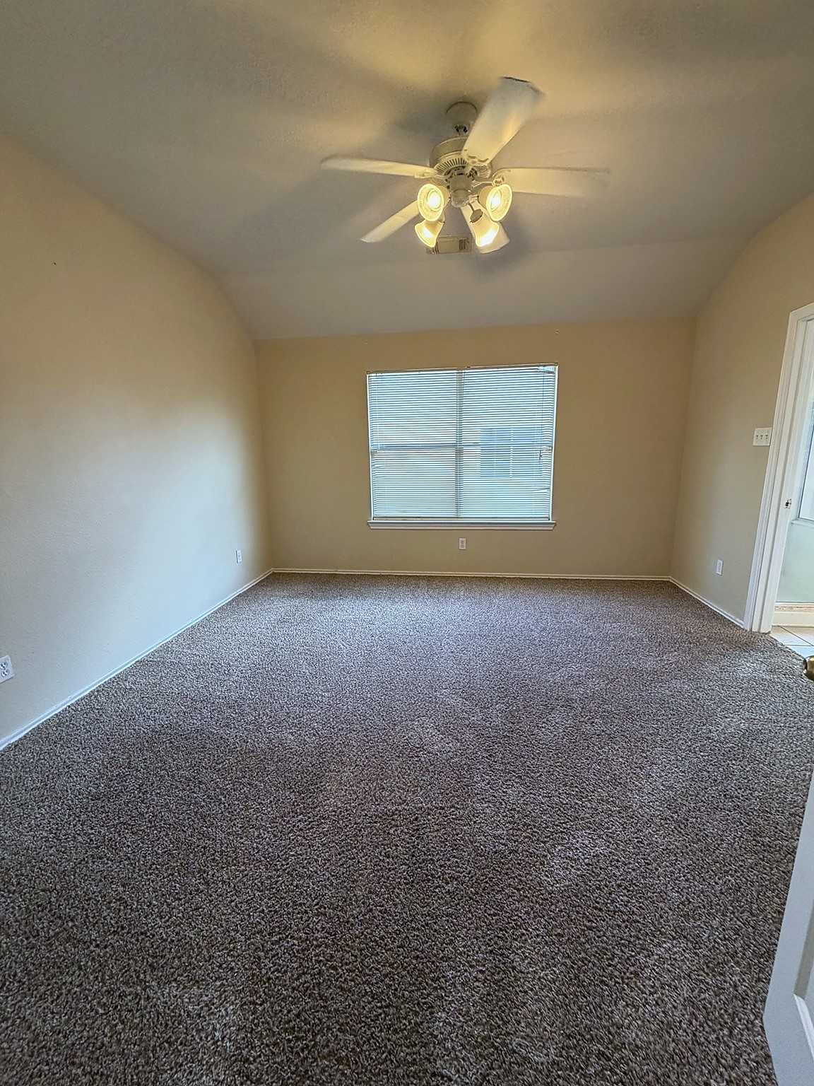 16619 Newglen Lane Property Photo 11