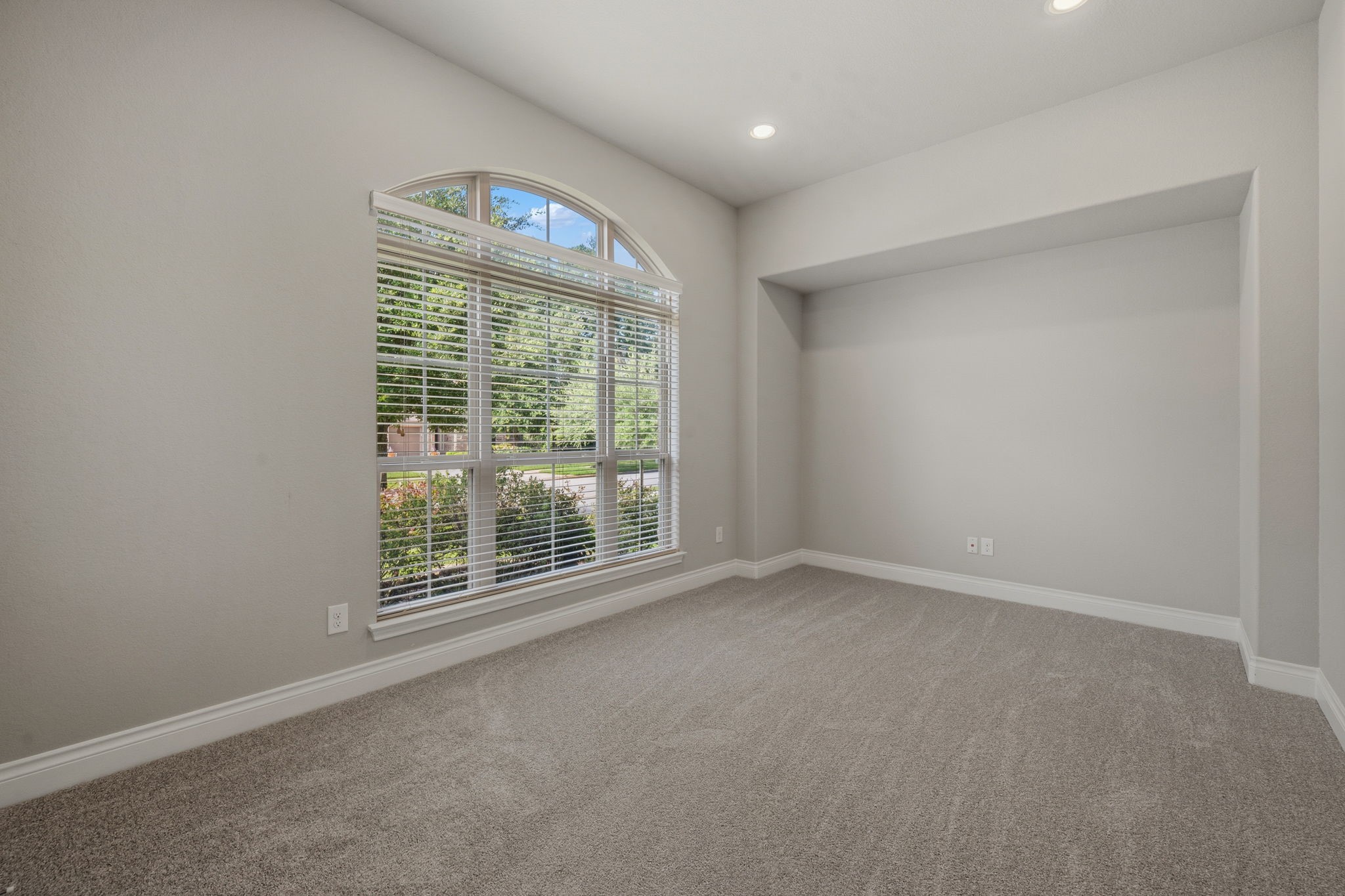 23463 Millbrook Drive Property Photo 5