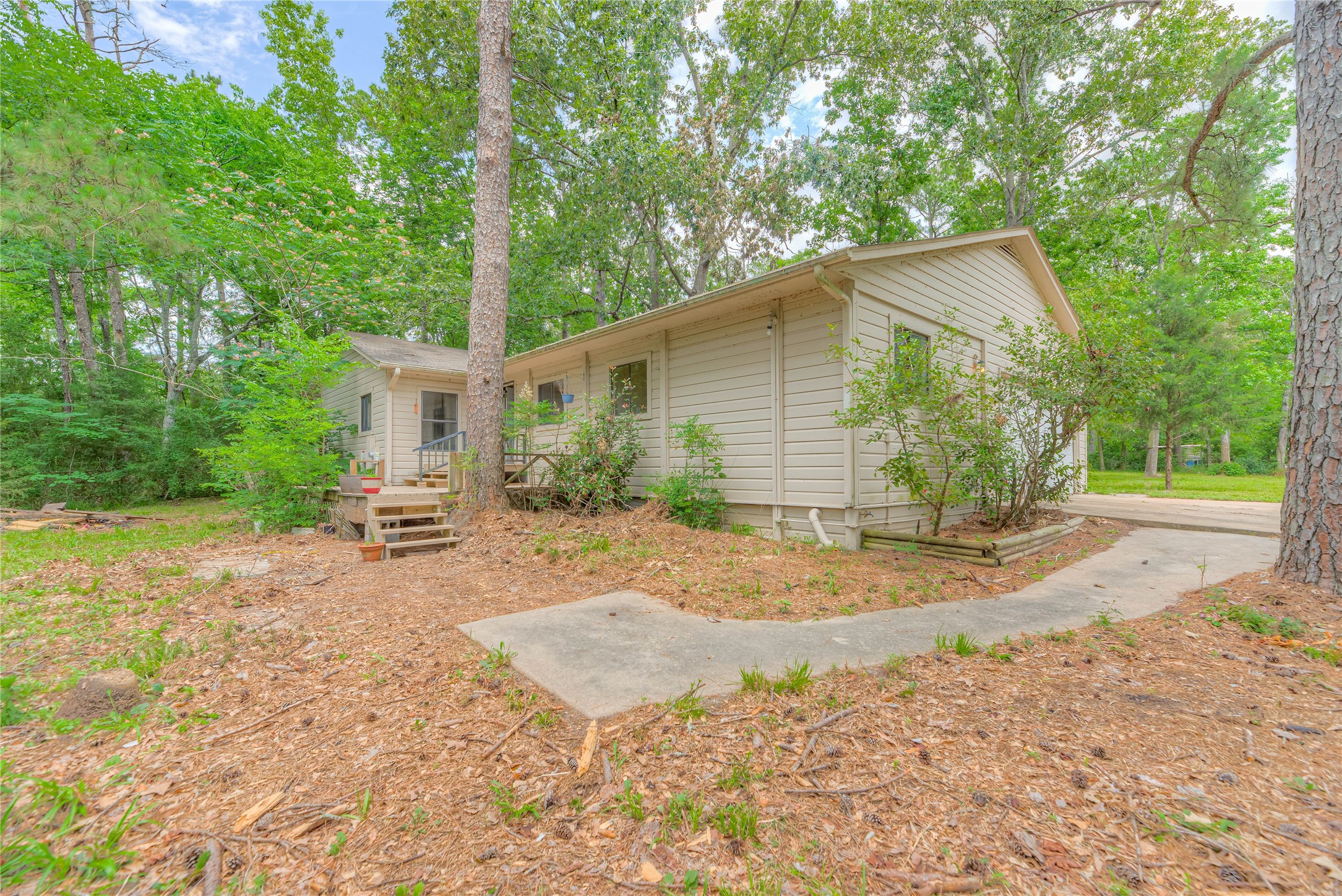 330 Oak Tree Drive Property Photo 2