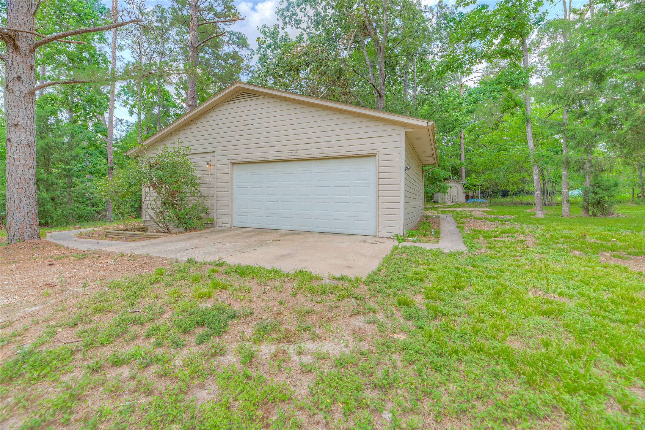 330 Oak Tree Drive Property Photo 3