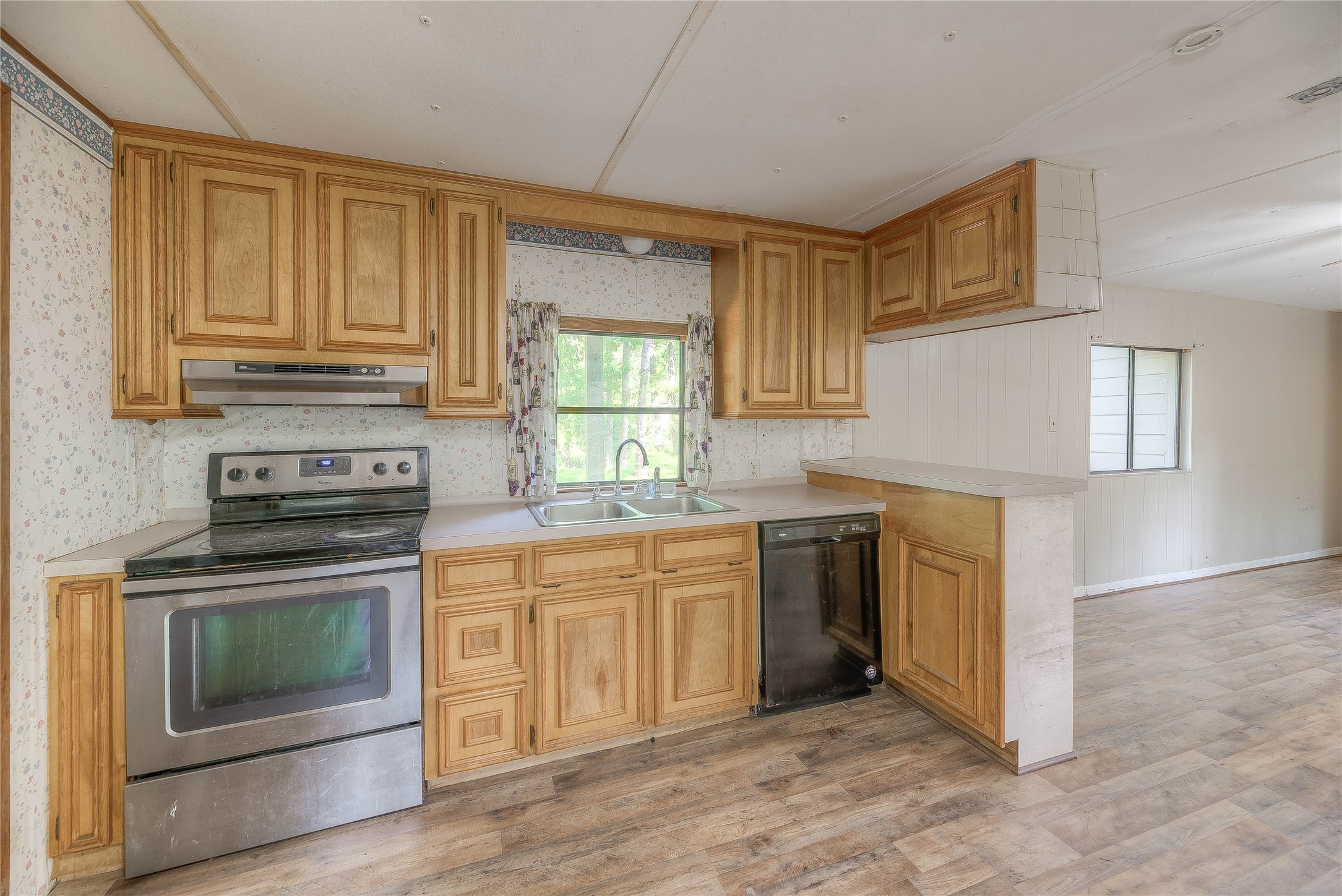 330 Oak Tree Drive Property Photo 6
