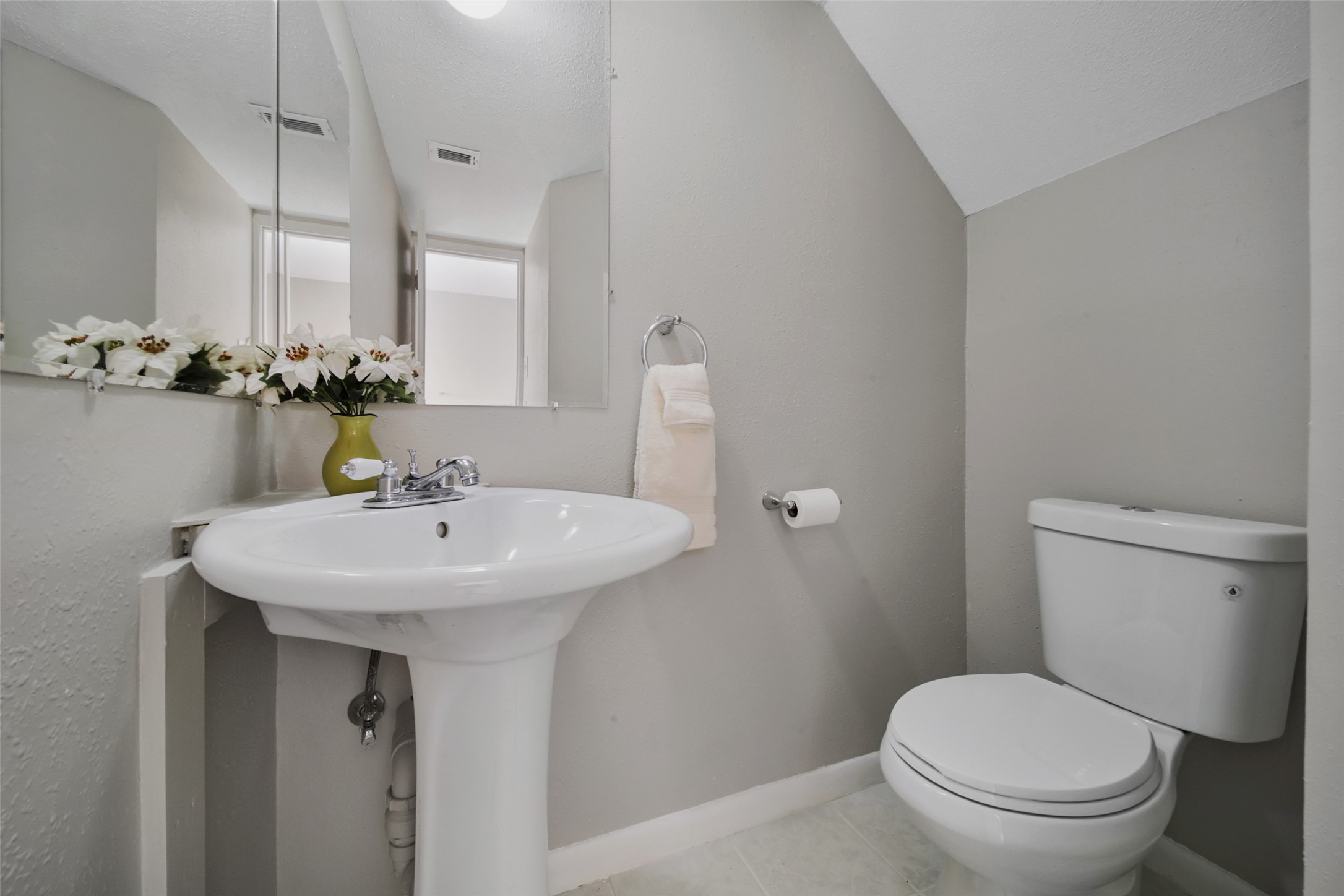 2100 Tanglewilde Street 665 Property Photo 7