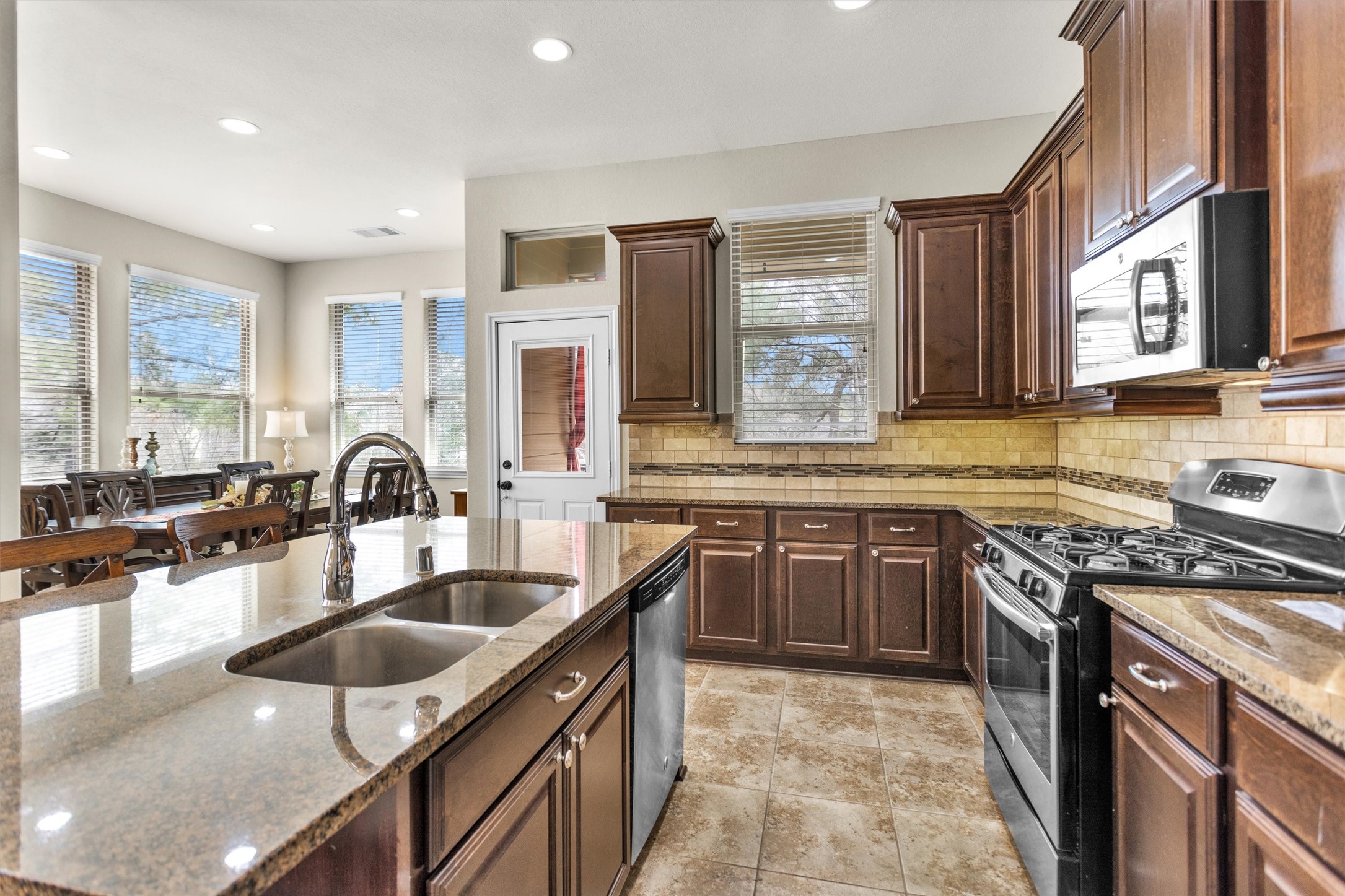 150 Cheswood Forest Drive Property Photo 12