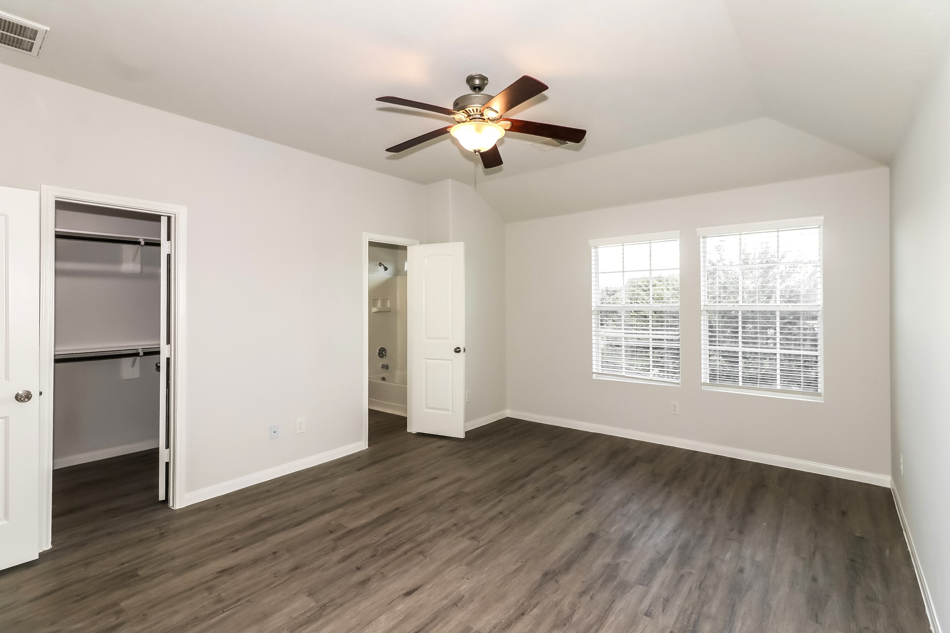 2439 Lago Mirado Way Property Photo 11