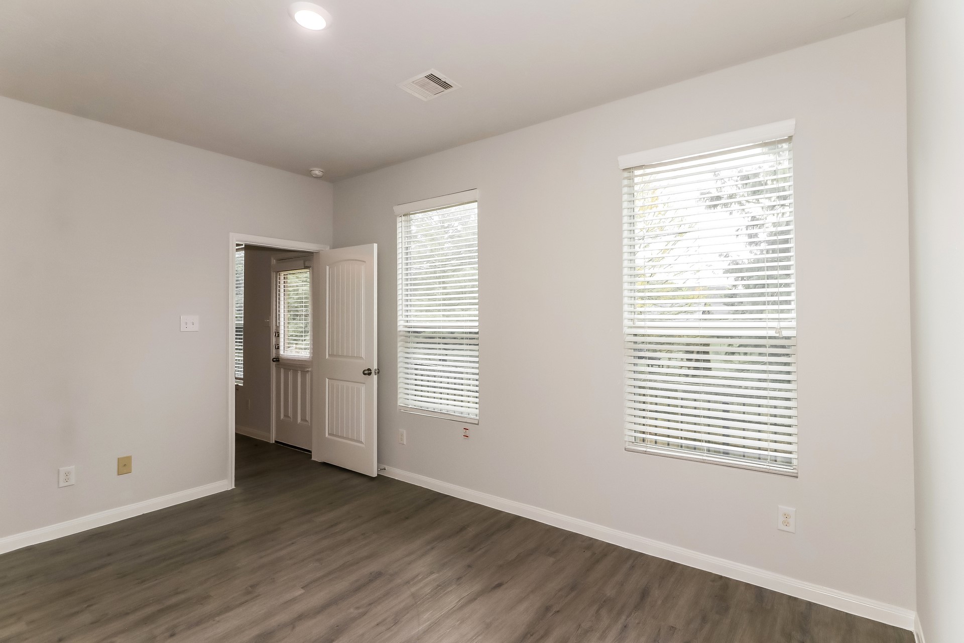 2439 Lago Mirado Way Property Photo 12