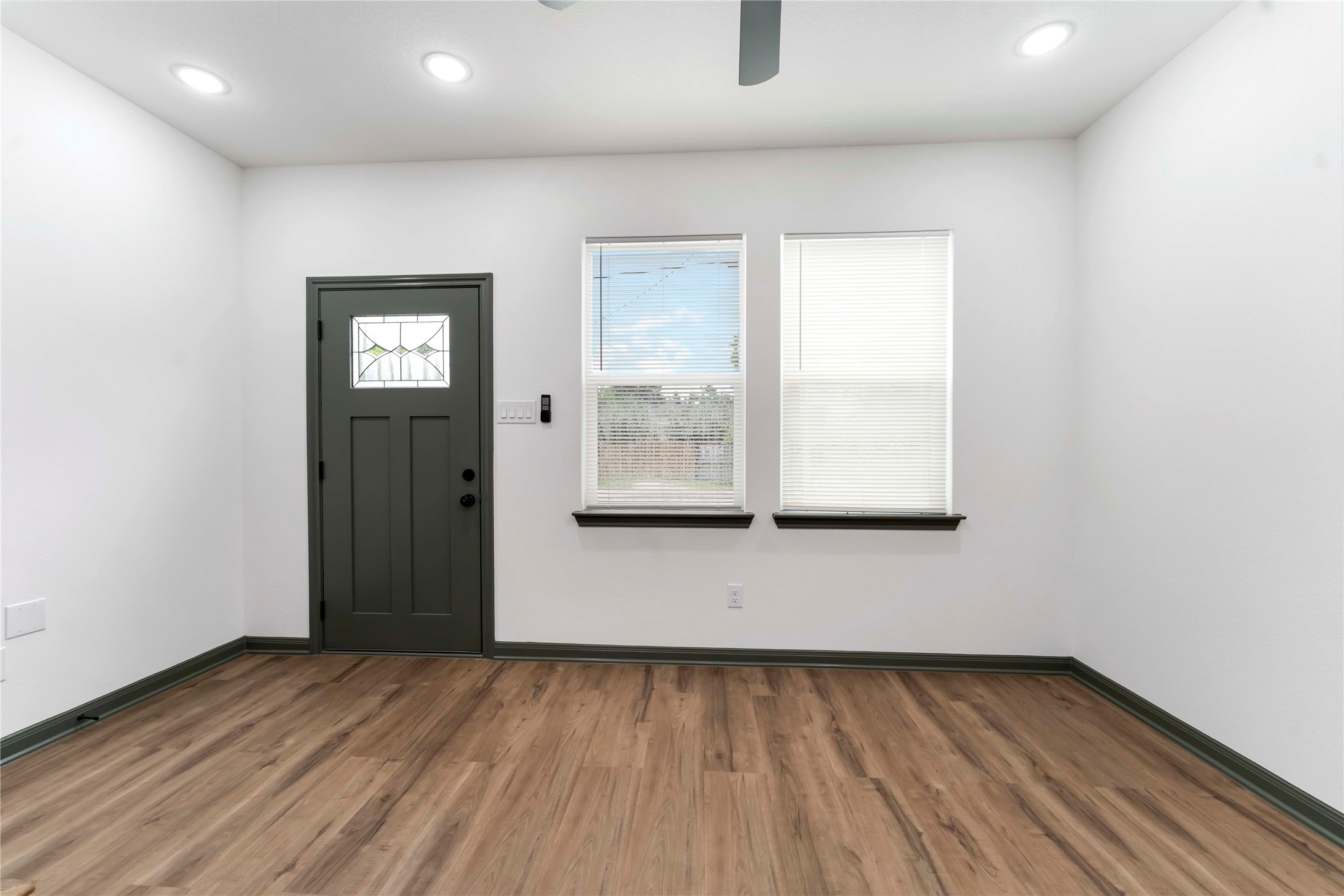 7987 Chateau Street D Property Photo 4
