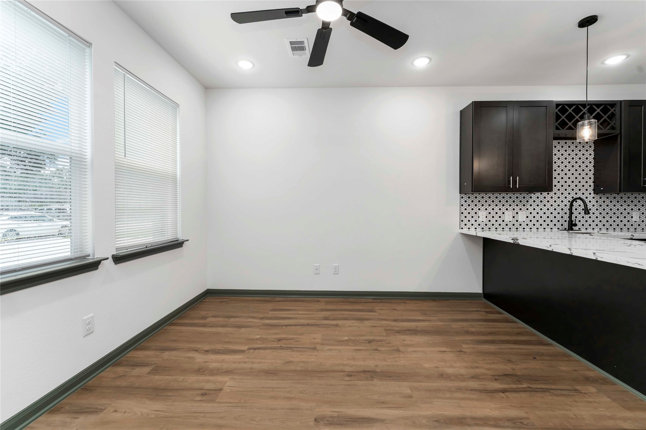 7987 Chateau Street D Property Photo 8