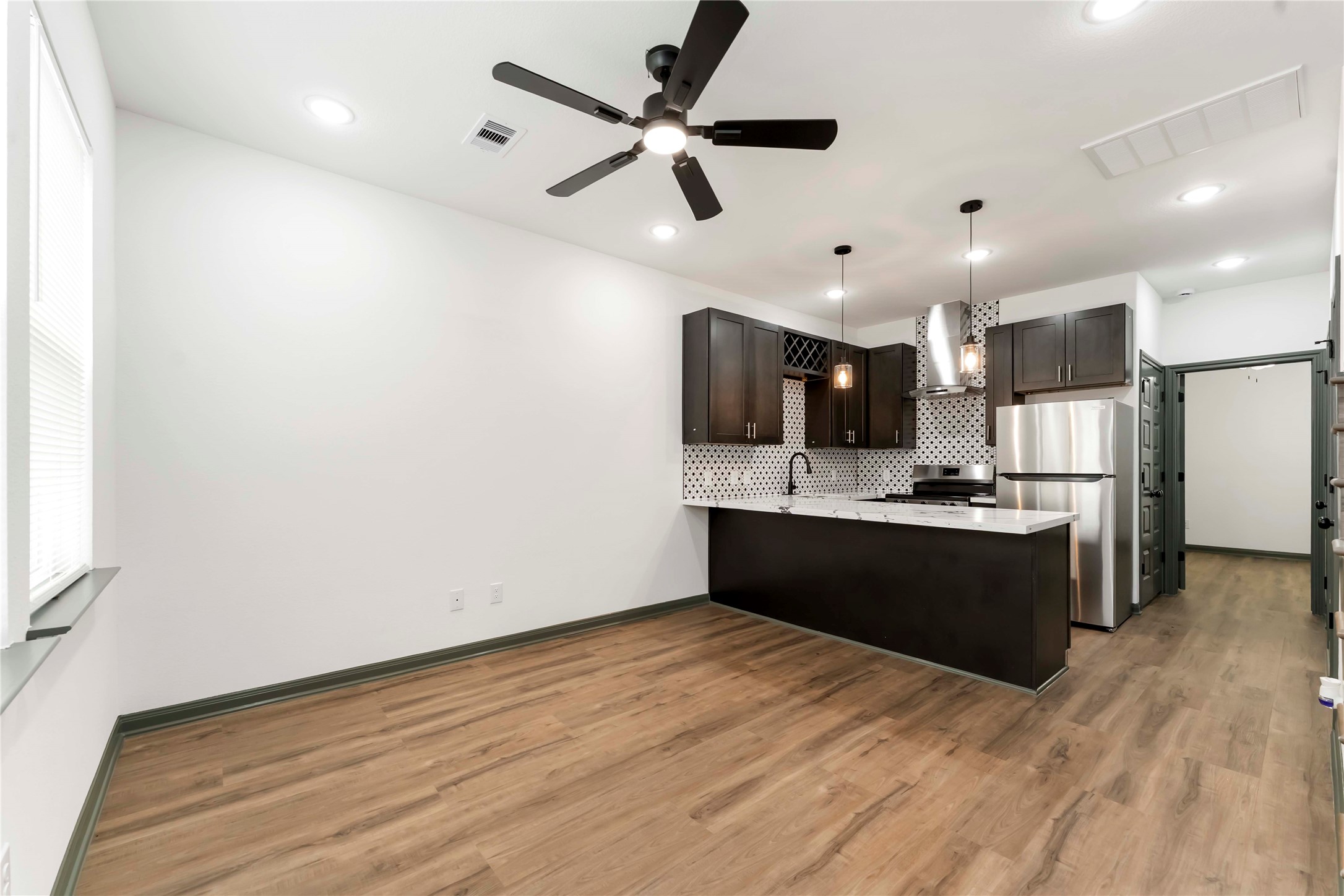 7987 Chateau Street D Property Photo 10