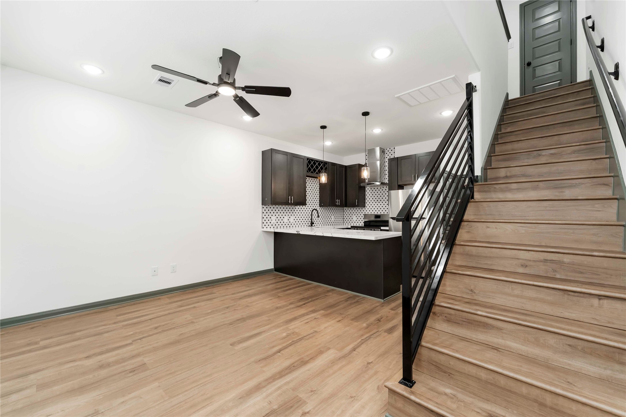 7987 Chateau Street D Property Photo 11