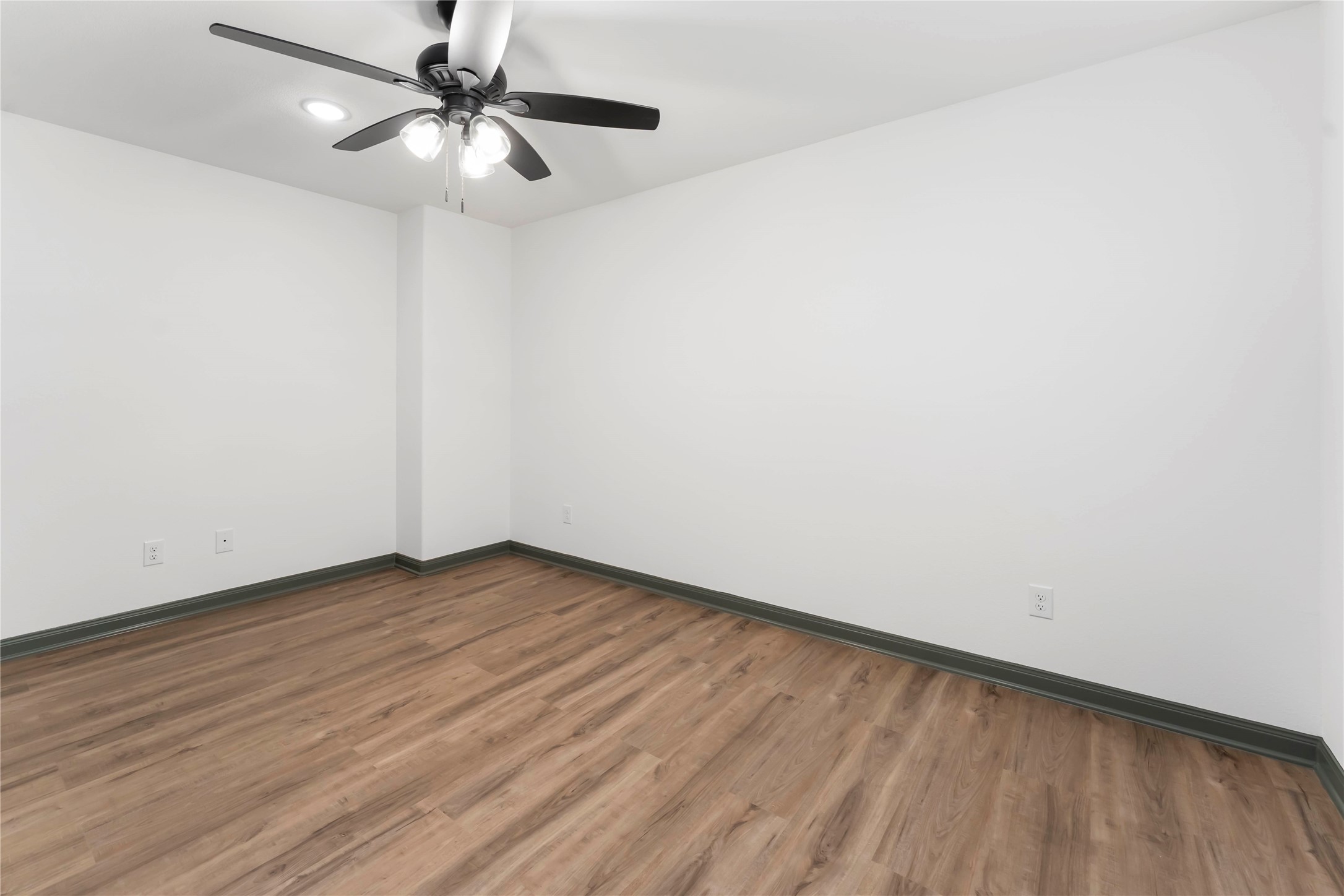 7987 Chateau Street D Property Photo 25