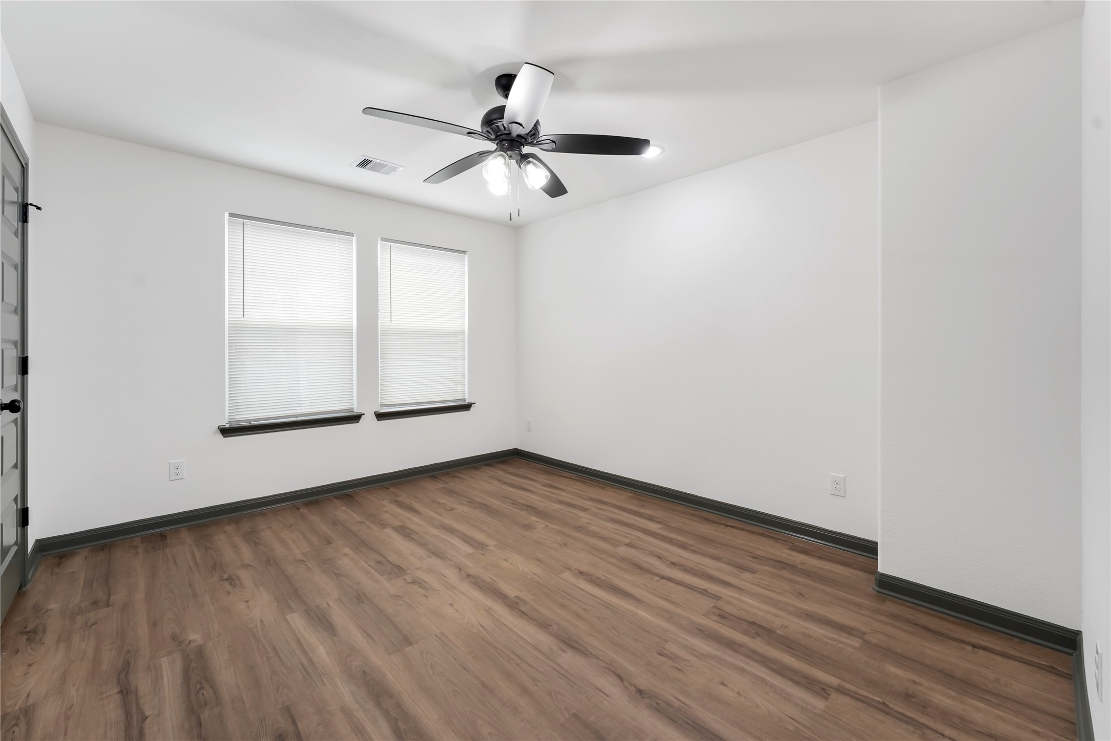 7987 Chateau Street D Property Photo 27