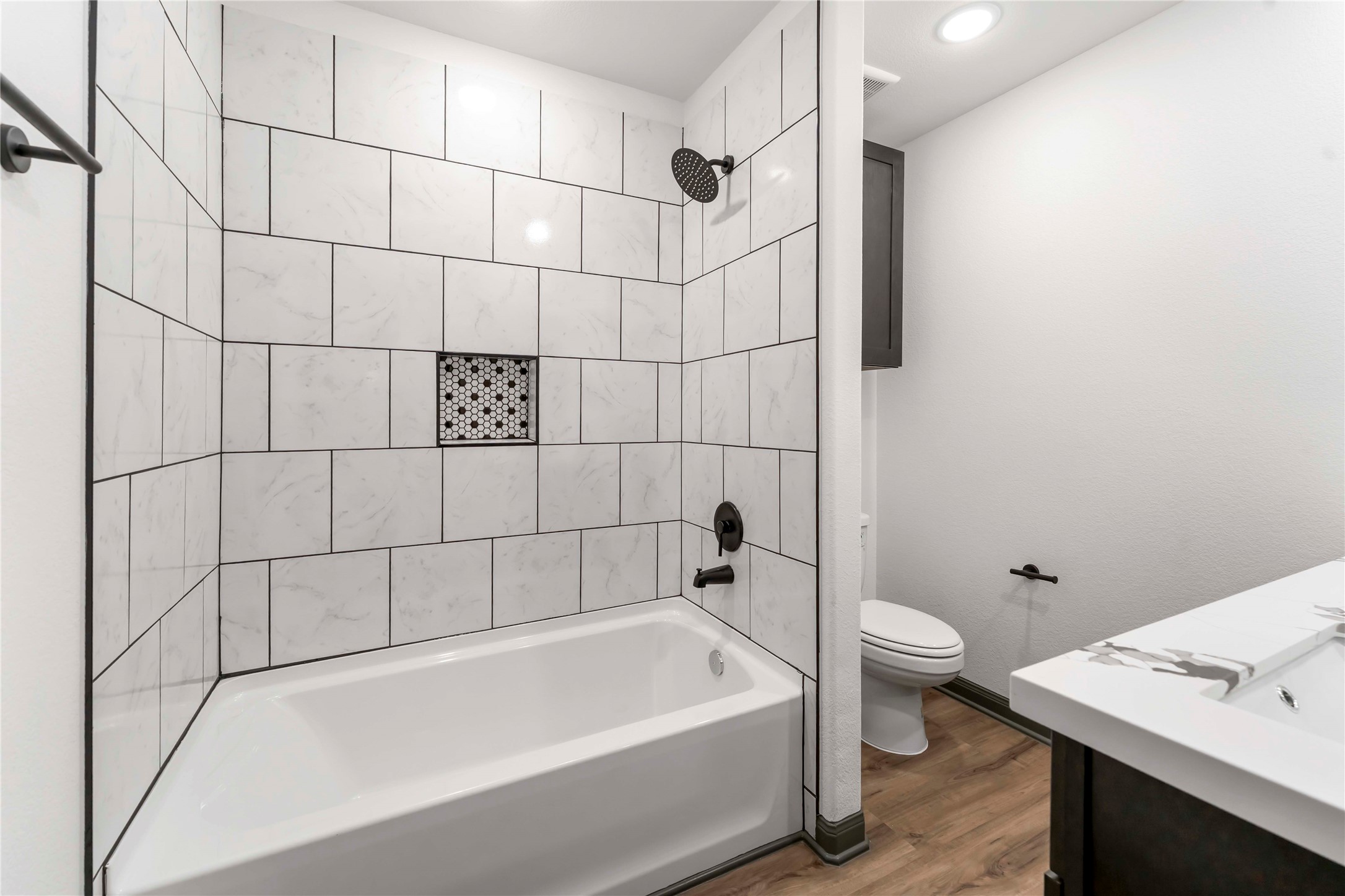 7987 Chateau Street D Property Photo 29