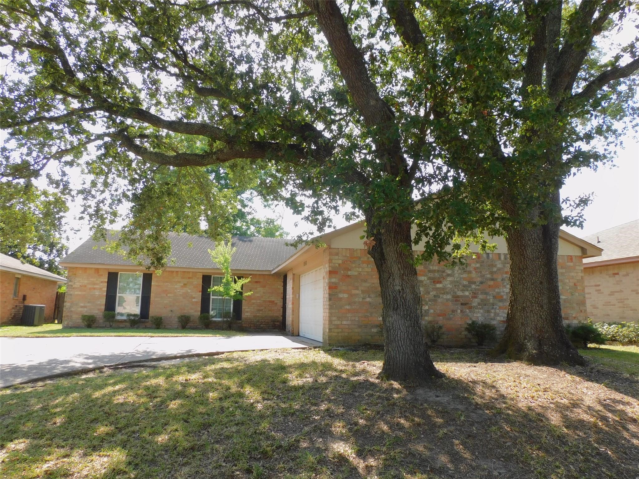 1338 Leadenhall Circle Property Photo 1