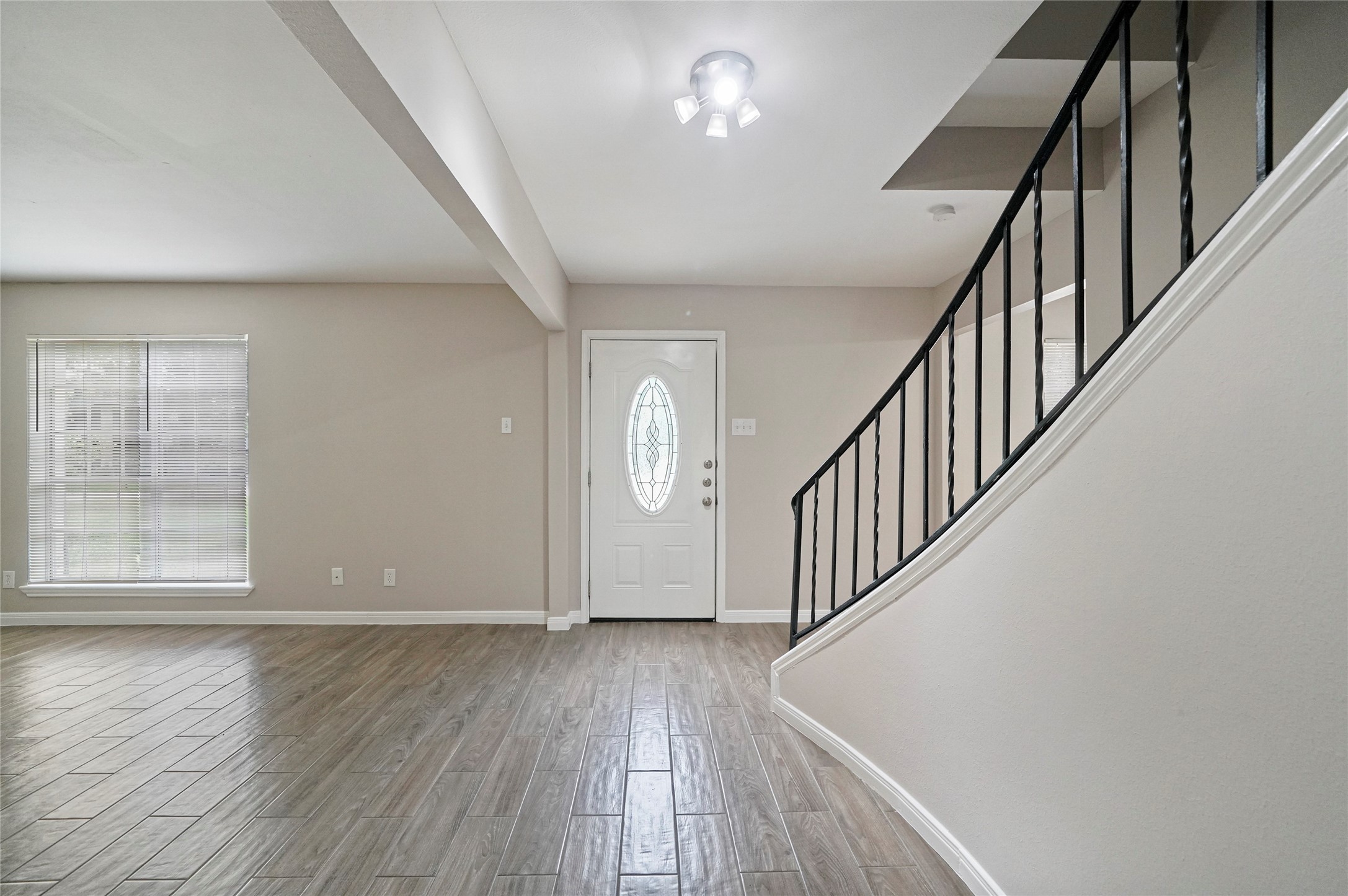 643 Ames Street Property Photo 4