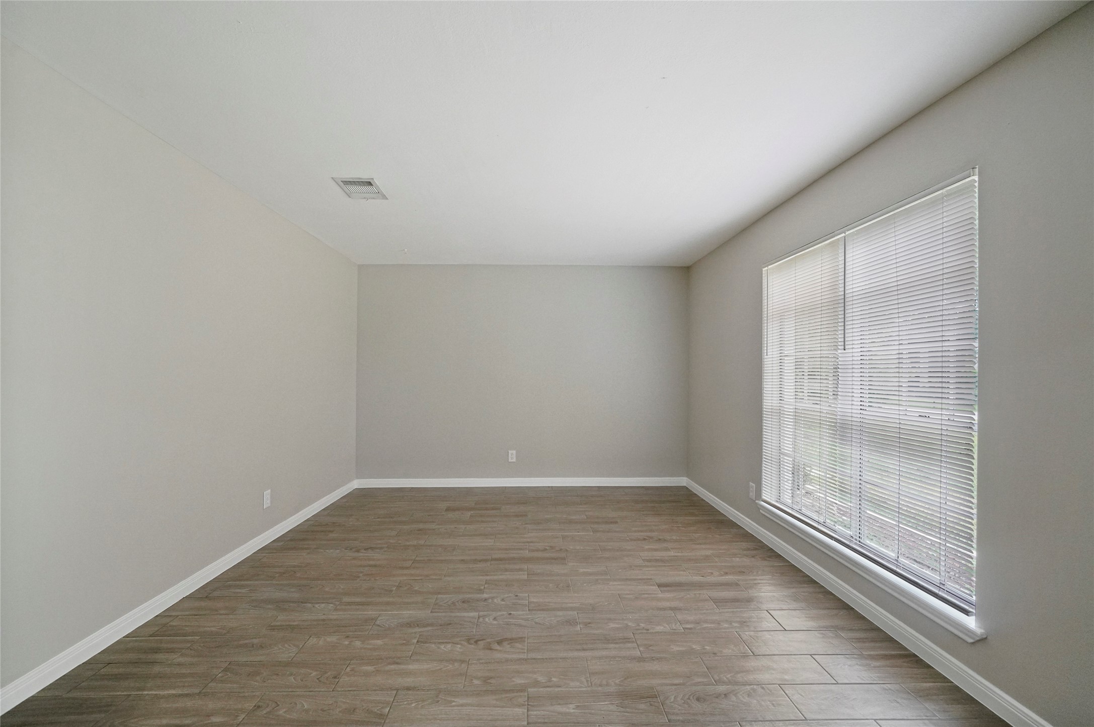 643 Ames Street Property Photo 6