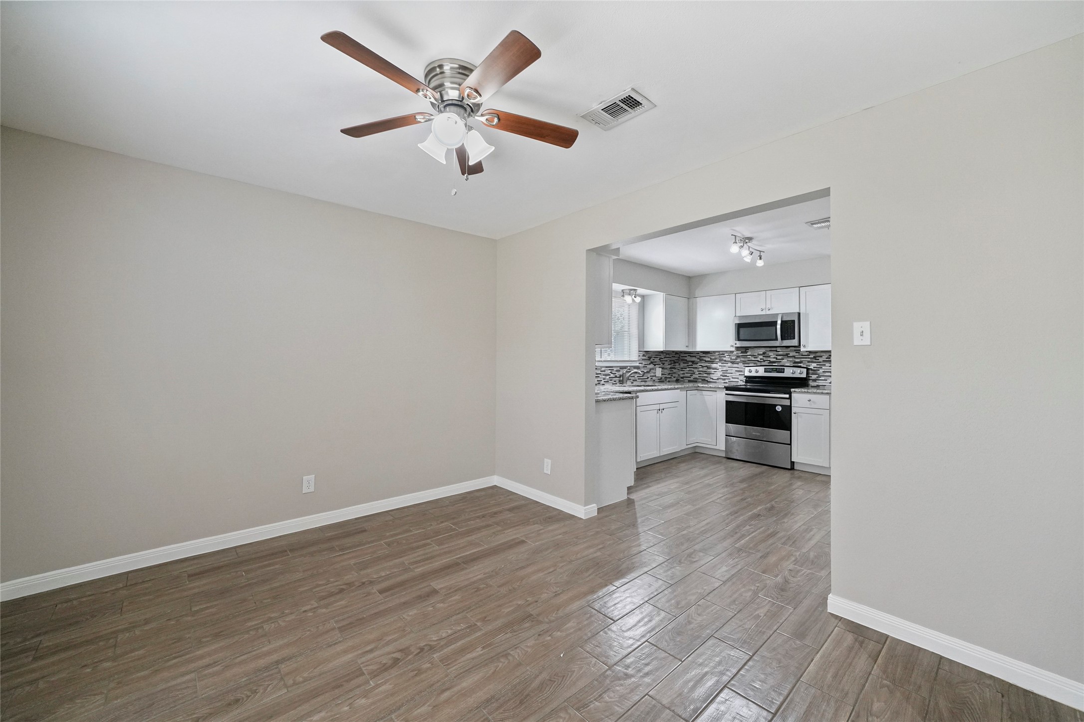 643 Ames Street Property Photo 8