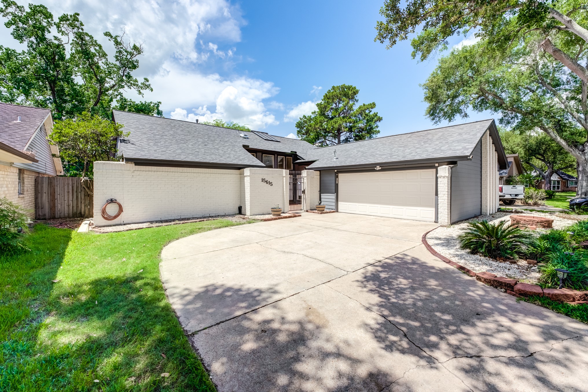 15615 Oldridge Drive Property Photo 1