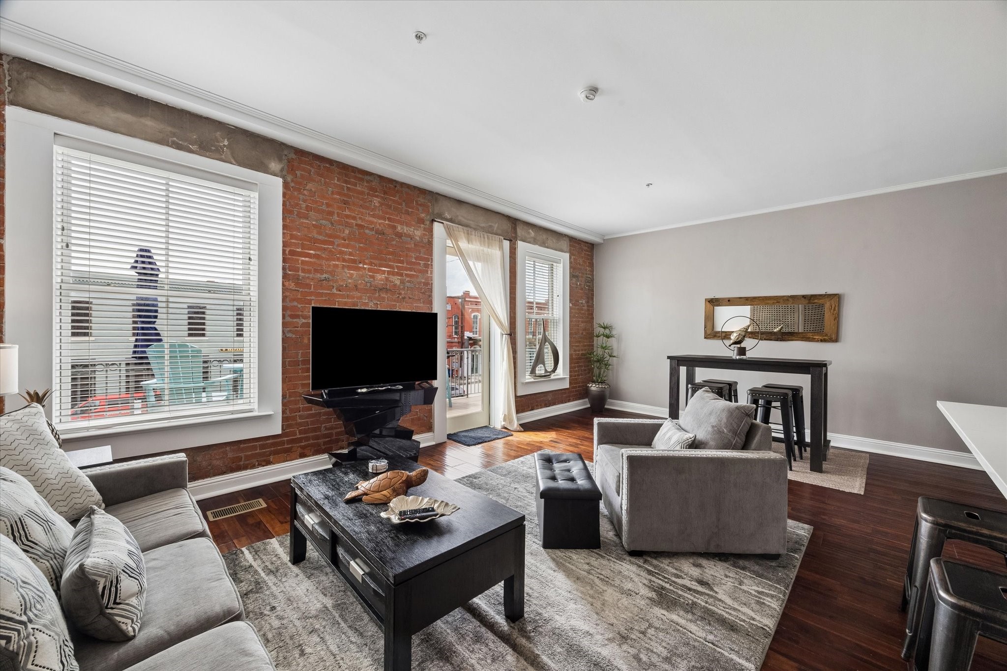 222 20th Street Property Photo 3