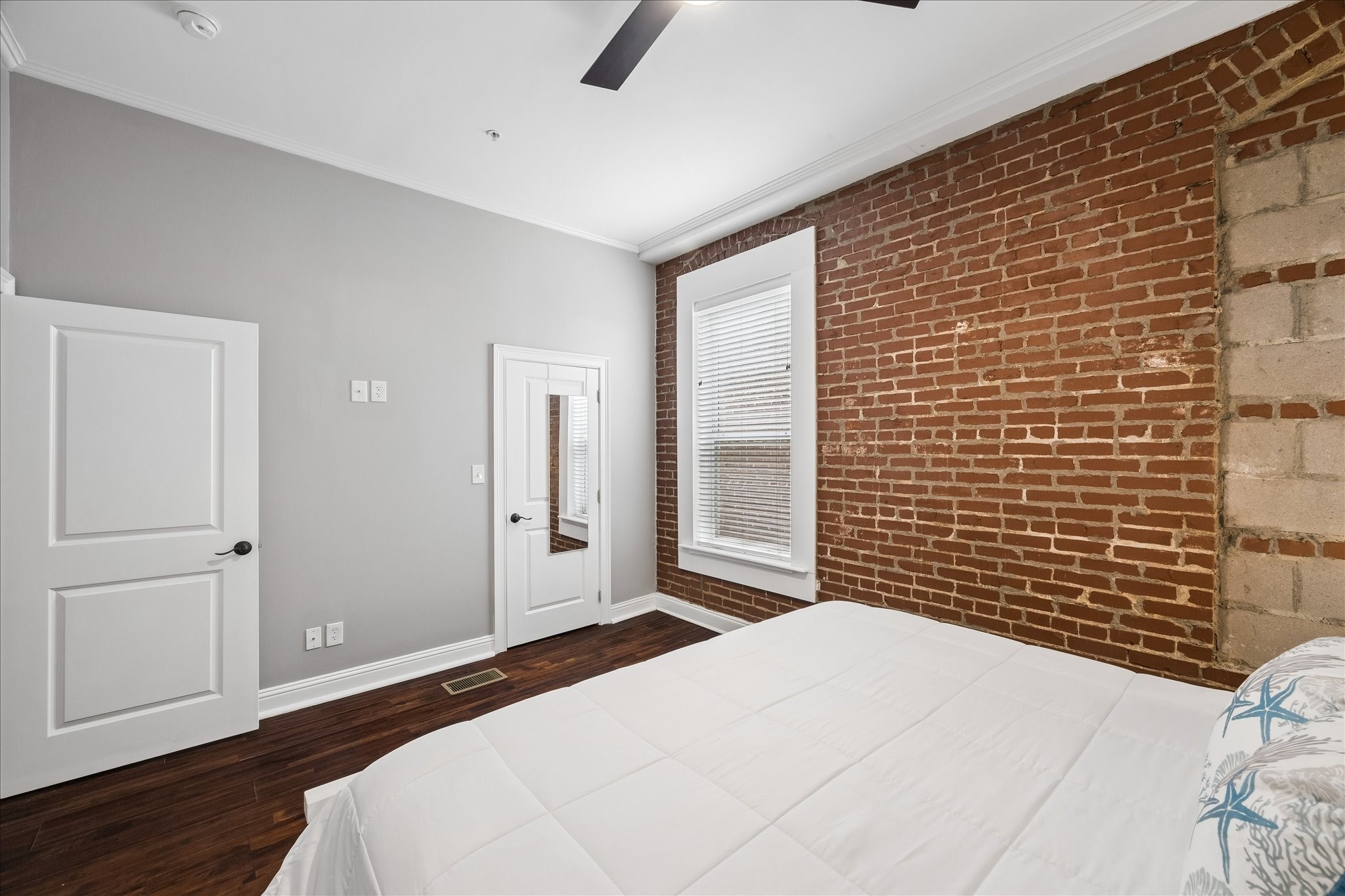 222 20th Street Property Photo 22