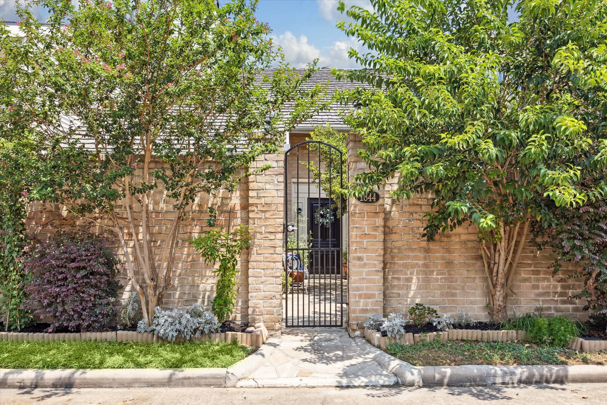1844 S Gessner Road Property Photo