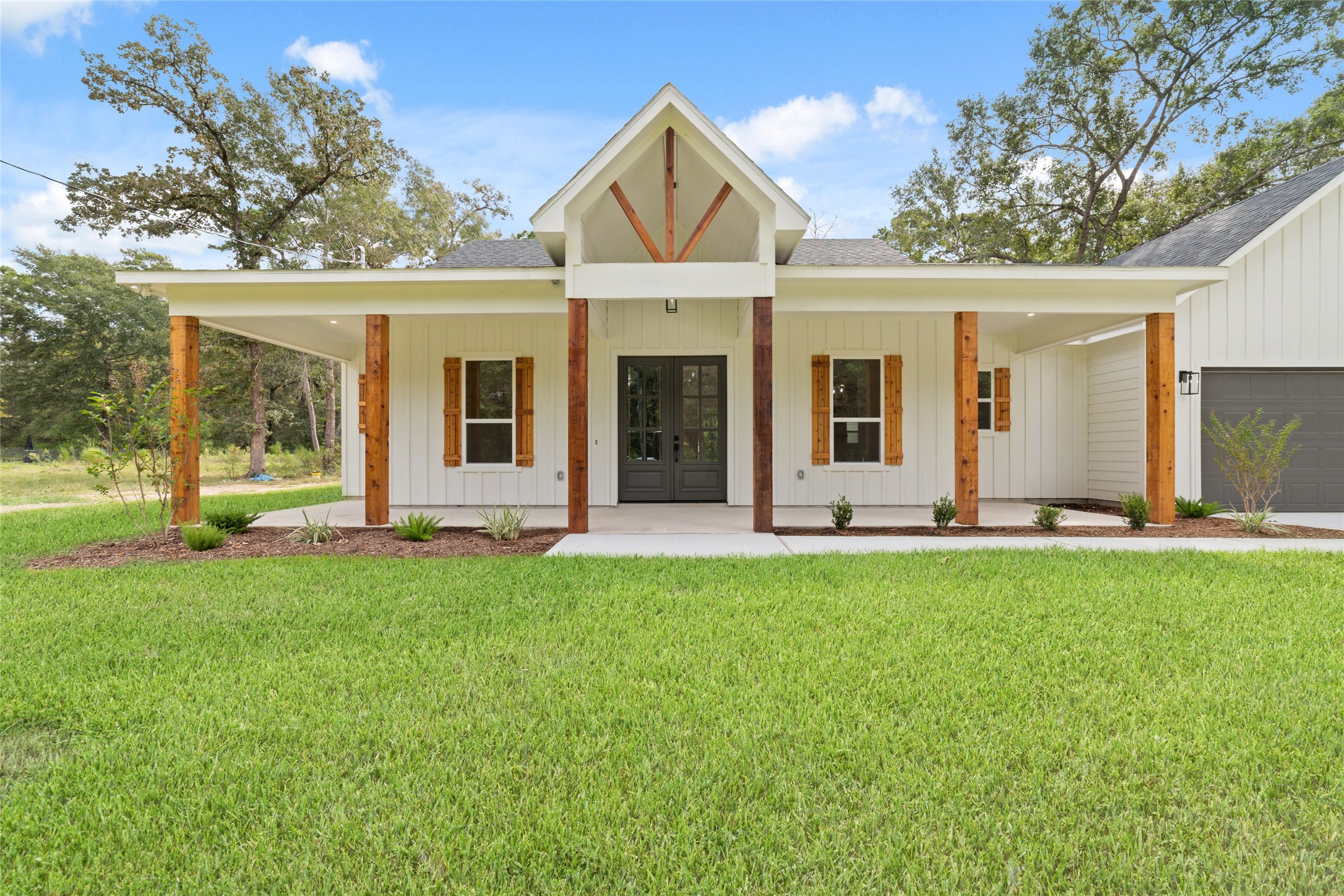 17039 E Hollyhill Dr Property Photo 2