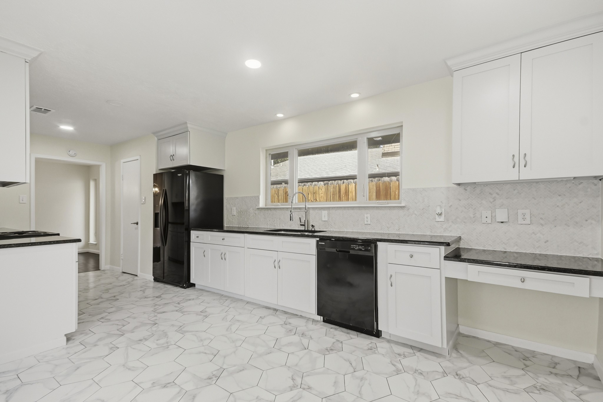830 Seacliff Drive Property Photo 8