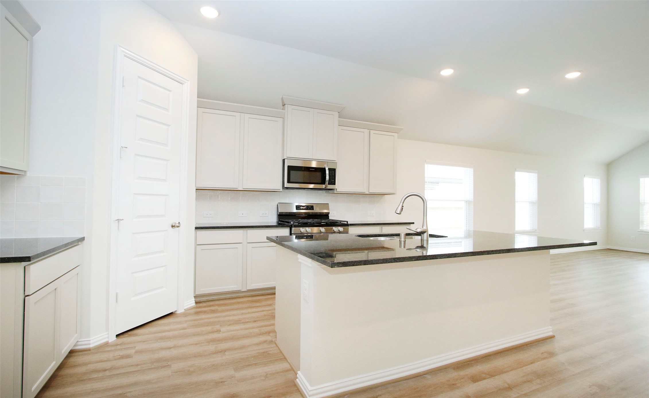 32307 Magnolia Glen Lane Property Photo 9