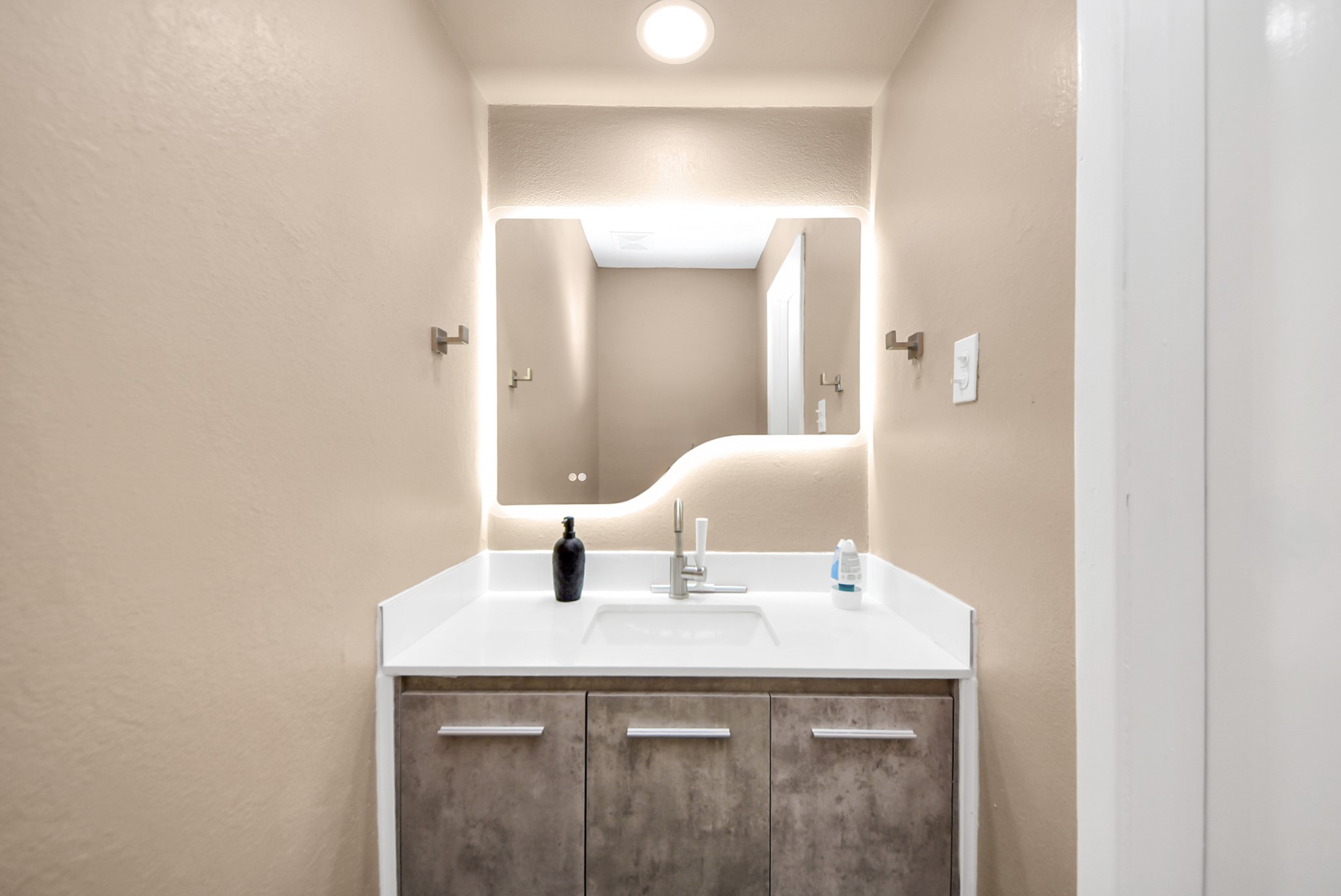 6710 Biggs Court Property Photo 4