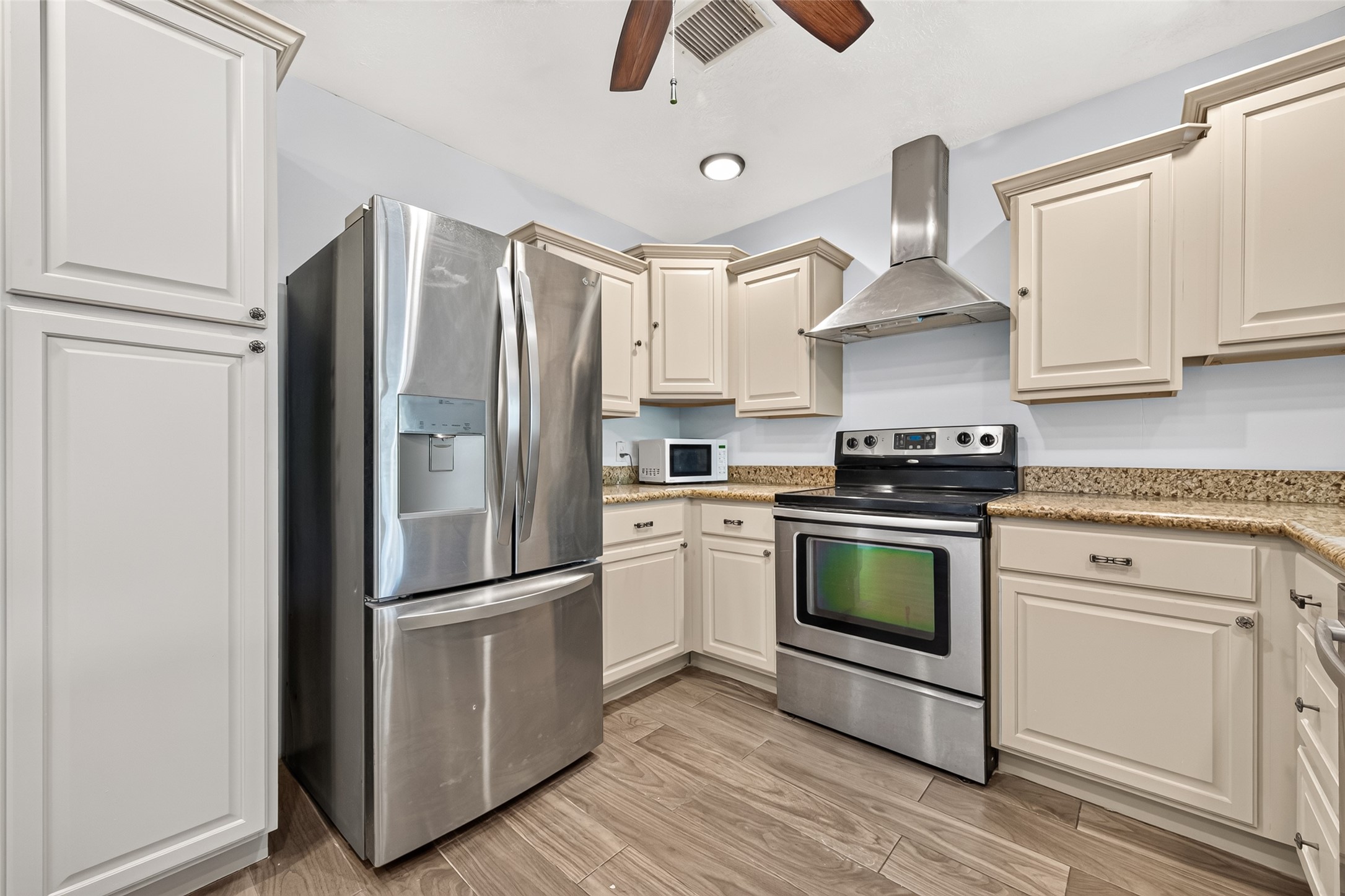 1002 Kenforest Drive Property Photo 23