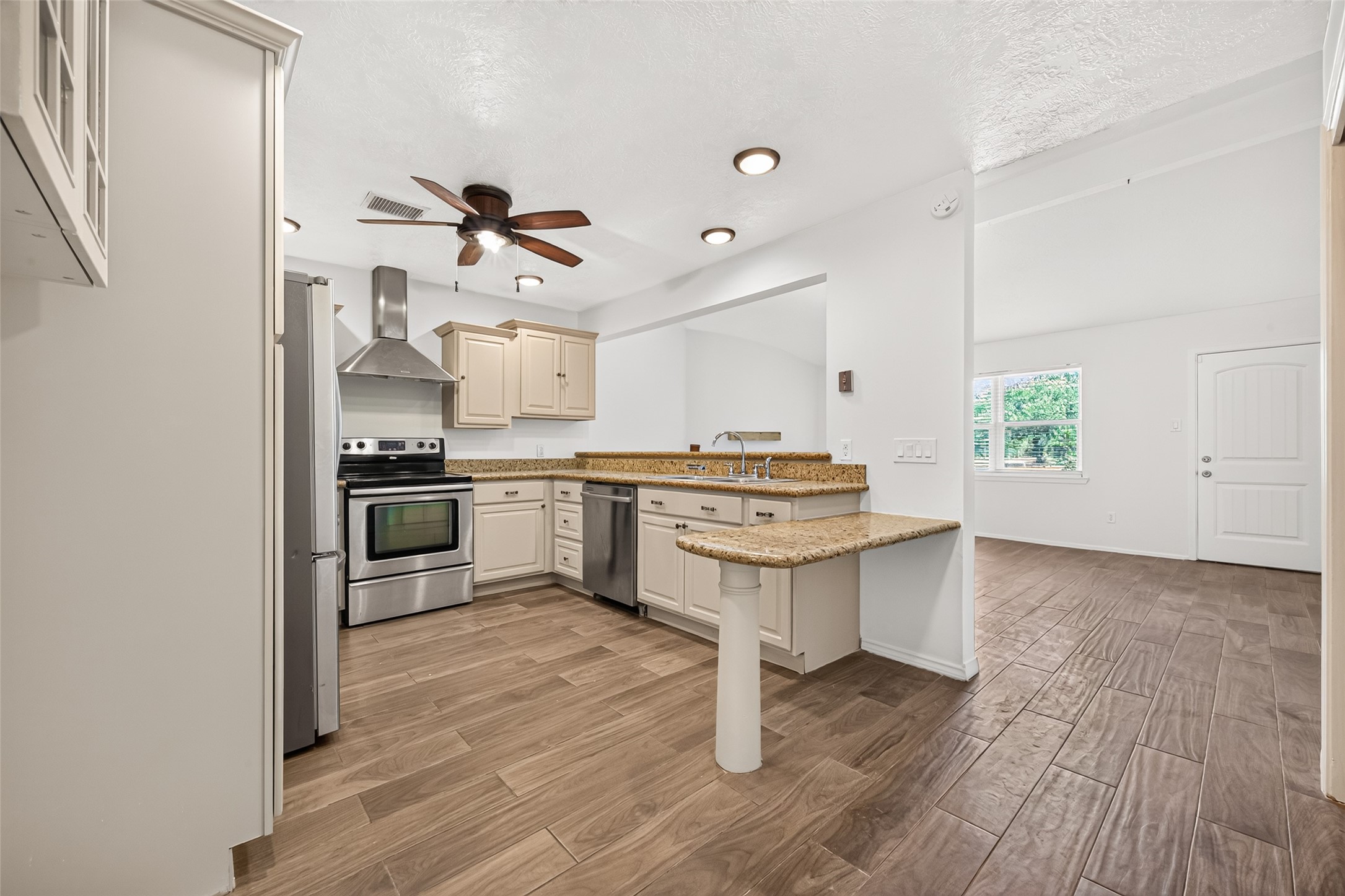 1002 Kenforest Drive Property Photo 24