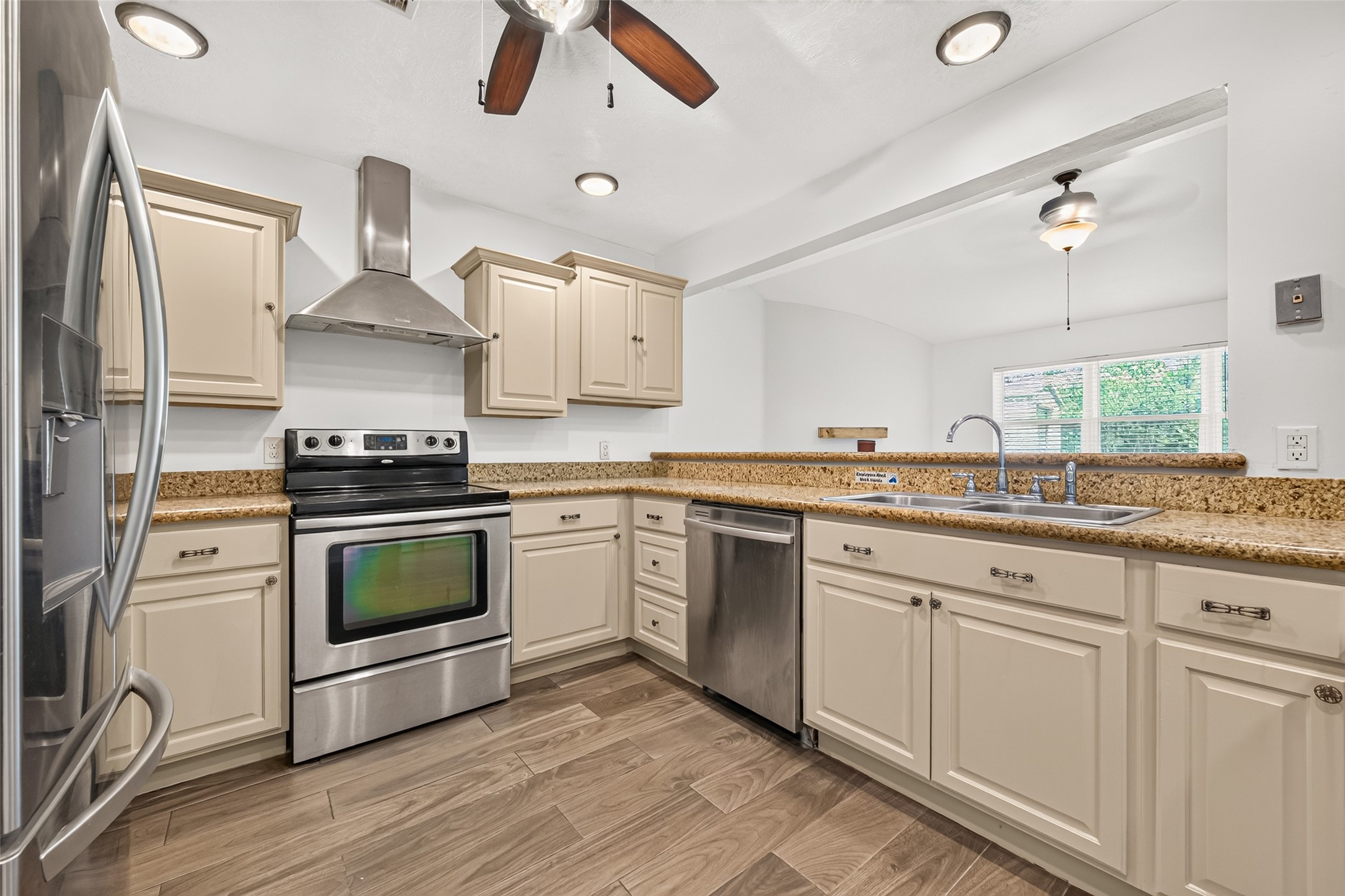 1002 Kenforest Drive Property Photo 26