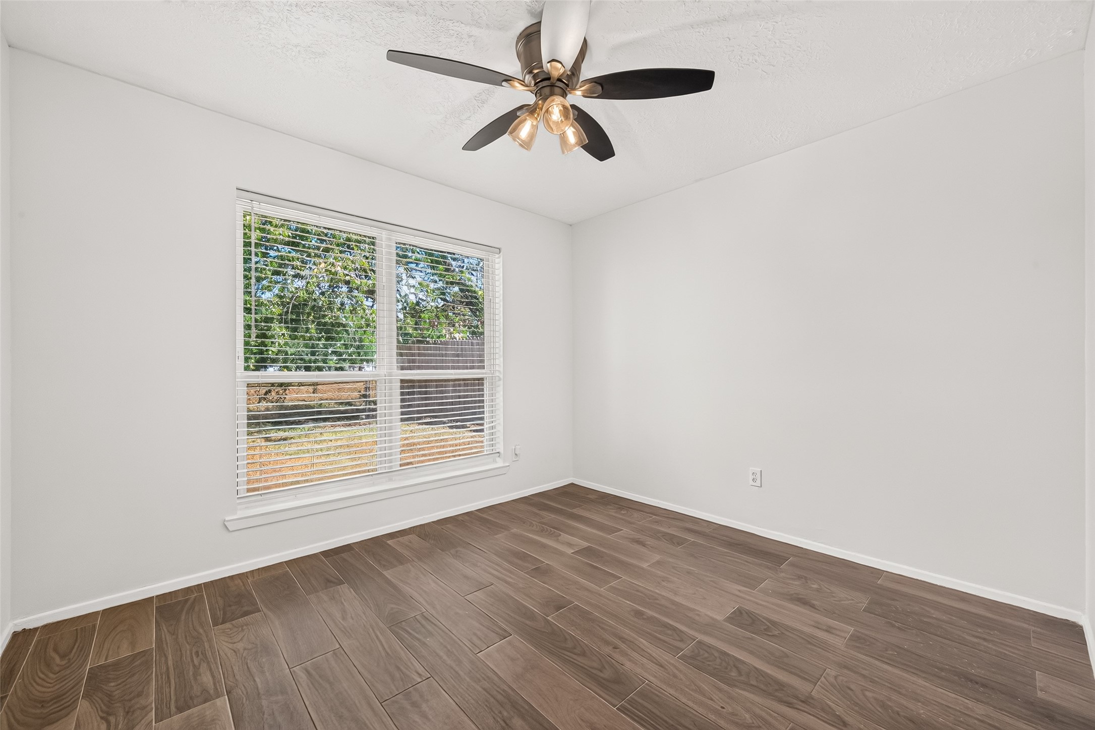 1002 Kenforest Drive Property Photo 27