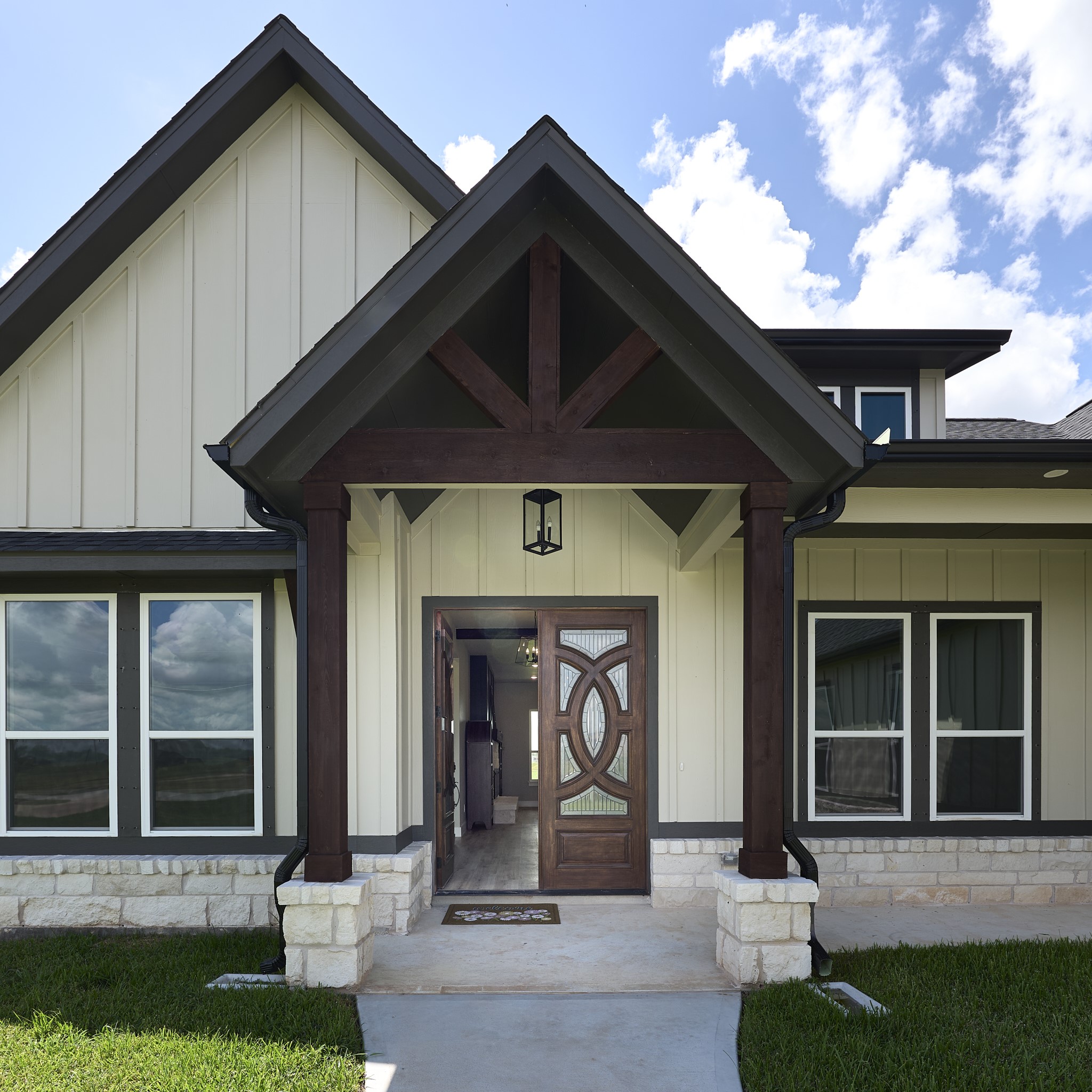 565 Longhorn Trail Property Photo 3