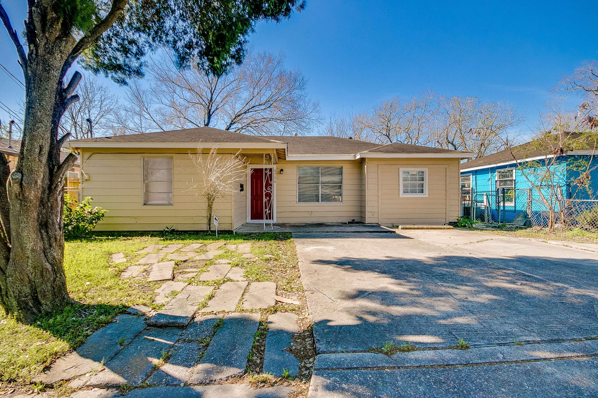3742 Dreyfus Street Property Photo 1
